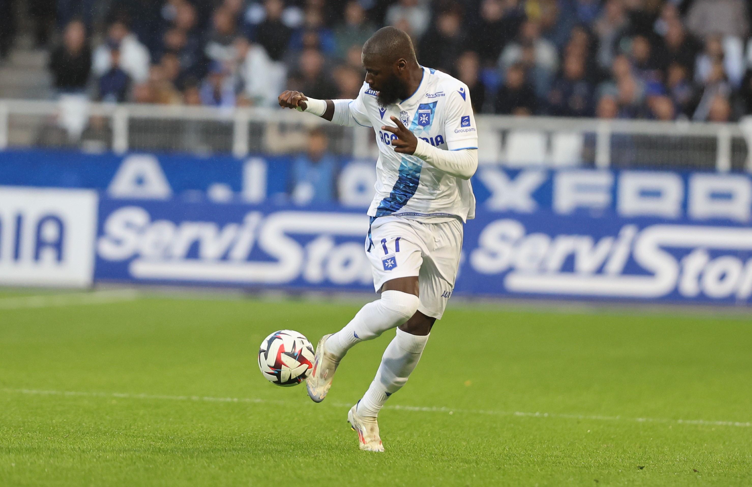 Mercato : Auxerre prolonge Sinayoko et Mensah