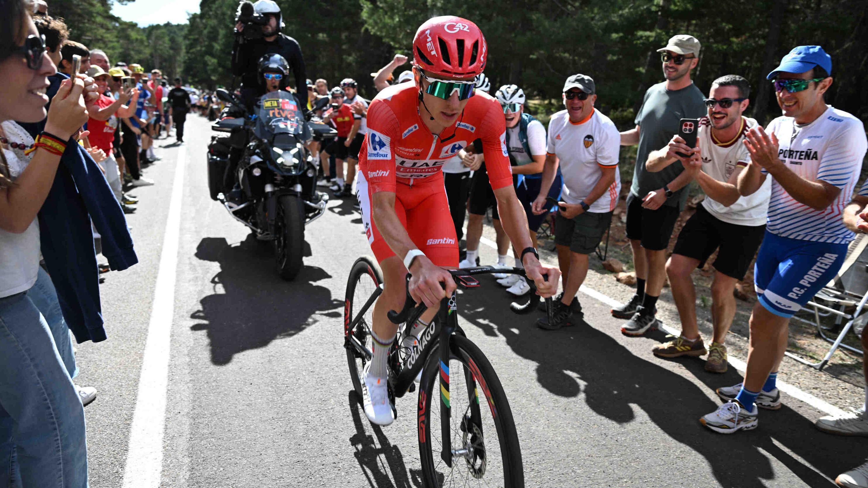 Tour d’Espagne : fractures cervicale et de la clavicule gauche pour Pogacar après sa lourde chute sur la Vuelta