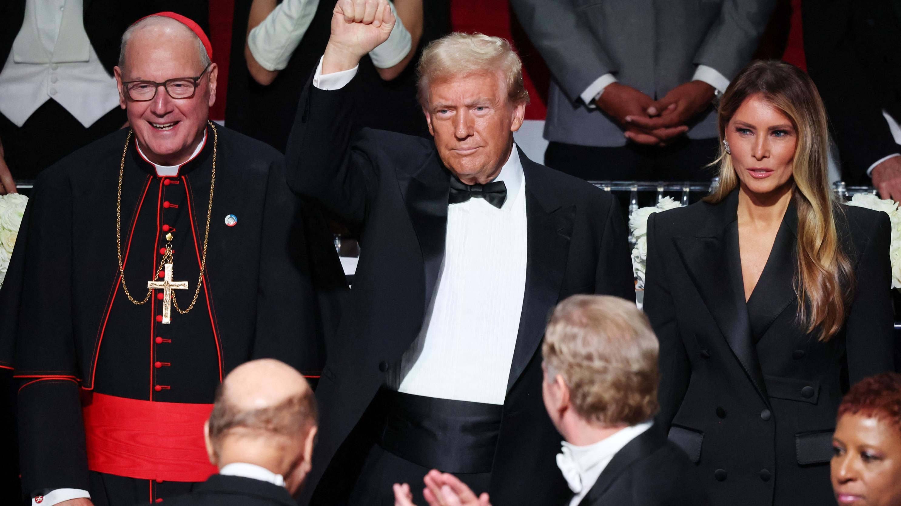 Donald Trump à Notre-Dame : un président « sauvé par Dieu » qui capitalise sur la foi américaine