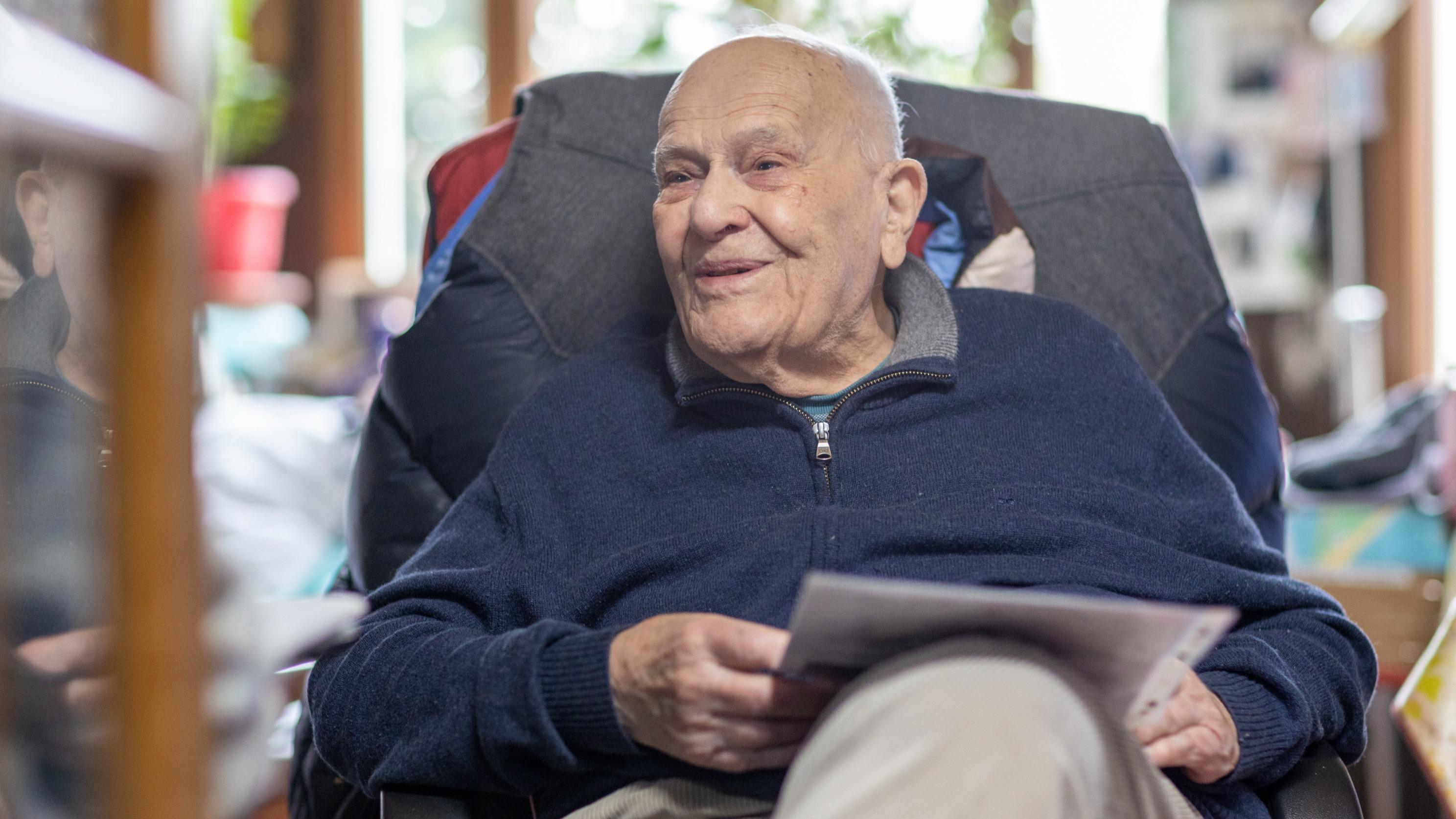 Le Dr Chenay, 103 ans et toujours en activité : Et si la vieillesse n’était qu’une maladie ?