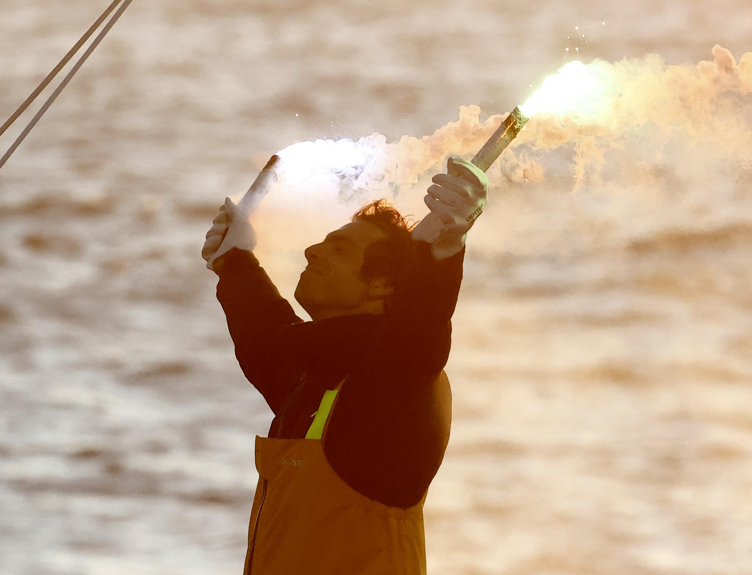 EN DIRECT - Vendée Globe : Charlie Dalin s’impose aux Sables d’Olonne avec un chrono record