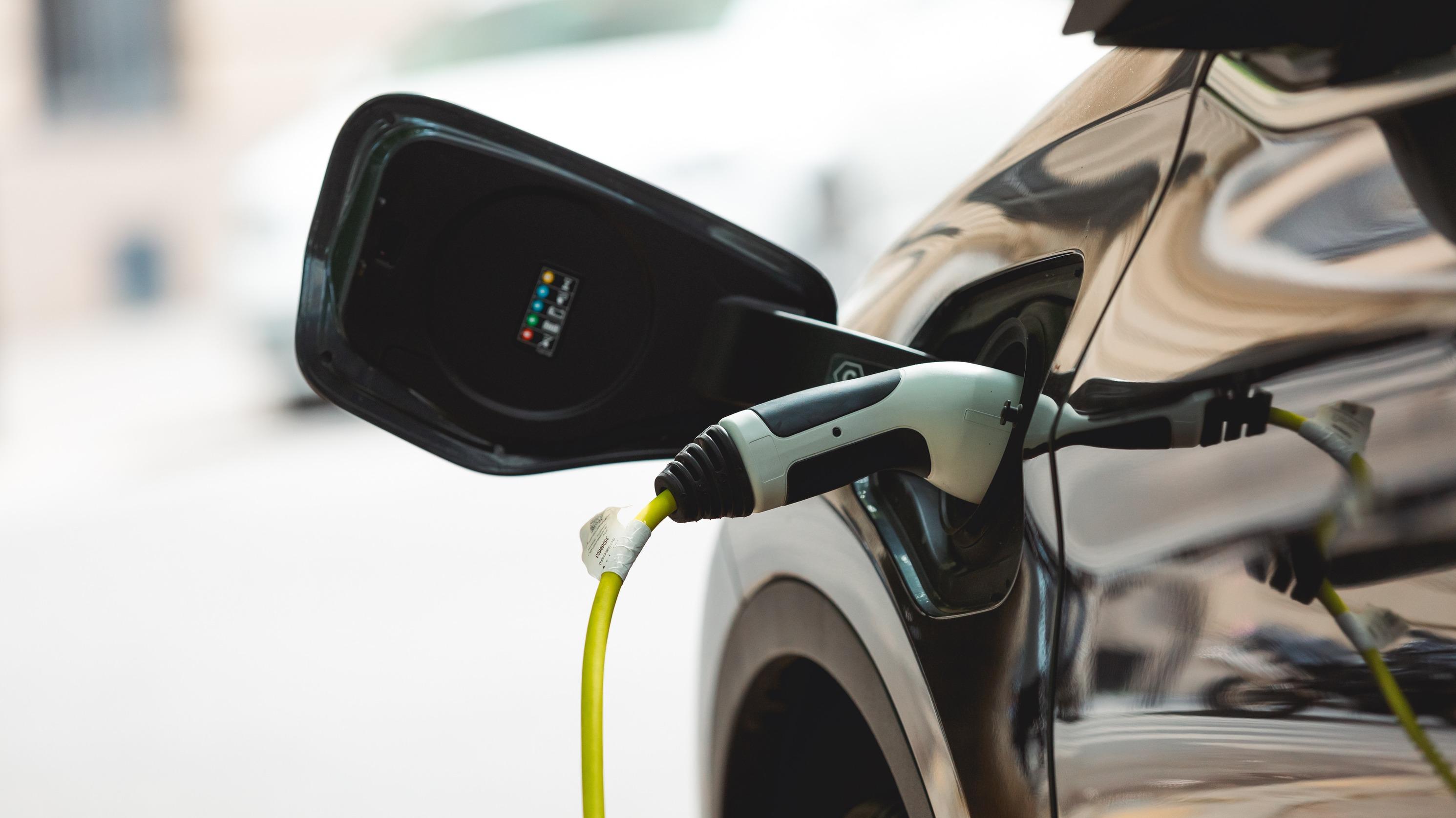 1000 points de recharge d’ici 2035 : l’opérateur autoroutier APRR veut doubler son parc