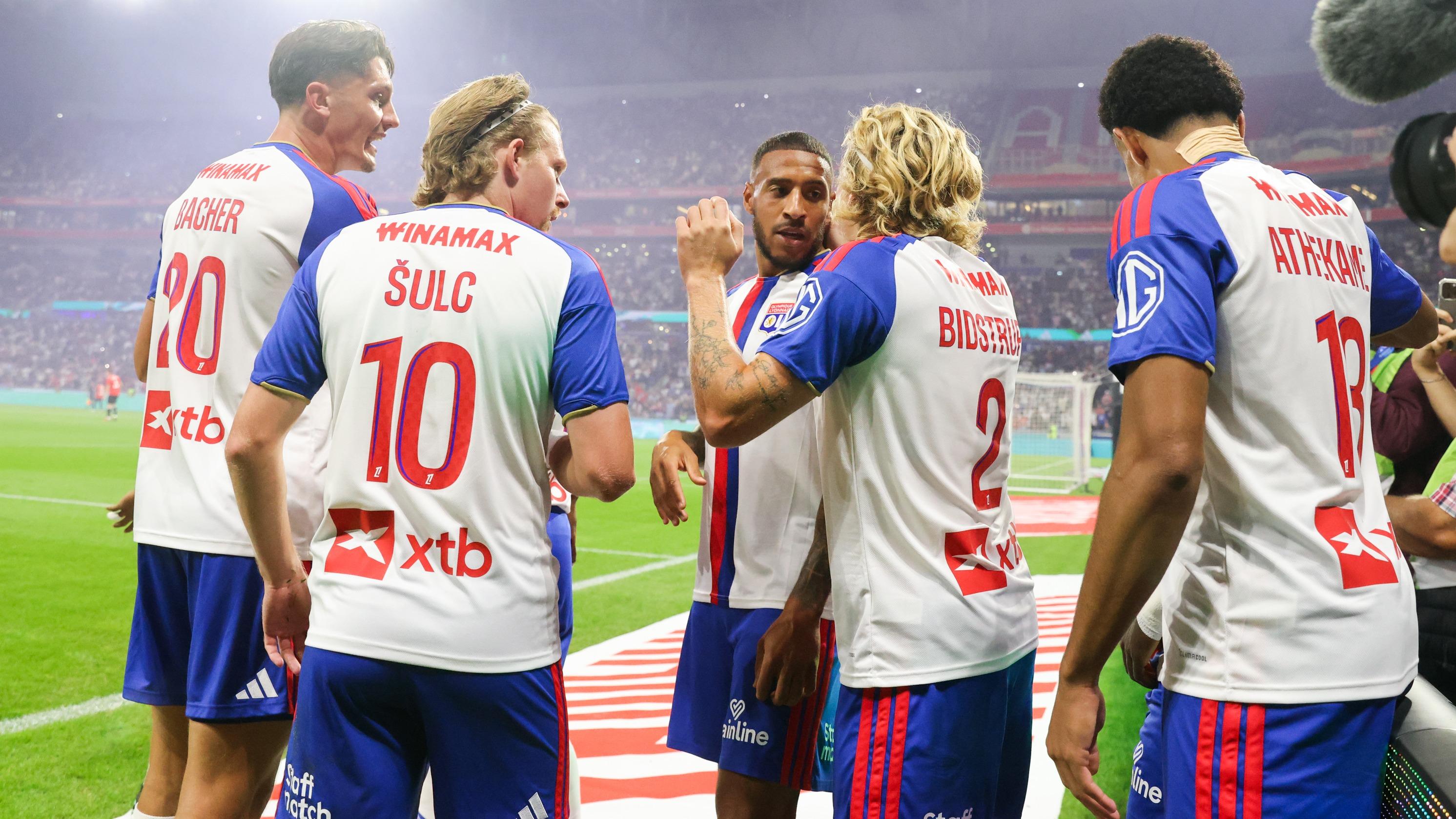 Ligue 1 : Lyon étrille Rennes dans une ambiance chaotique, Le Mans signe sa première victoire 16 ans après