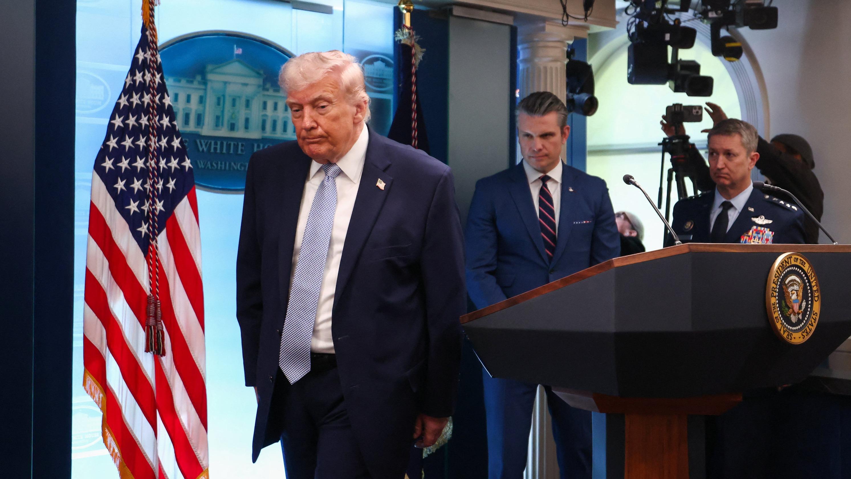 De revirements en colères, la guerre en Iran mine le pouvoir de Donald Trump