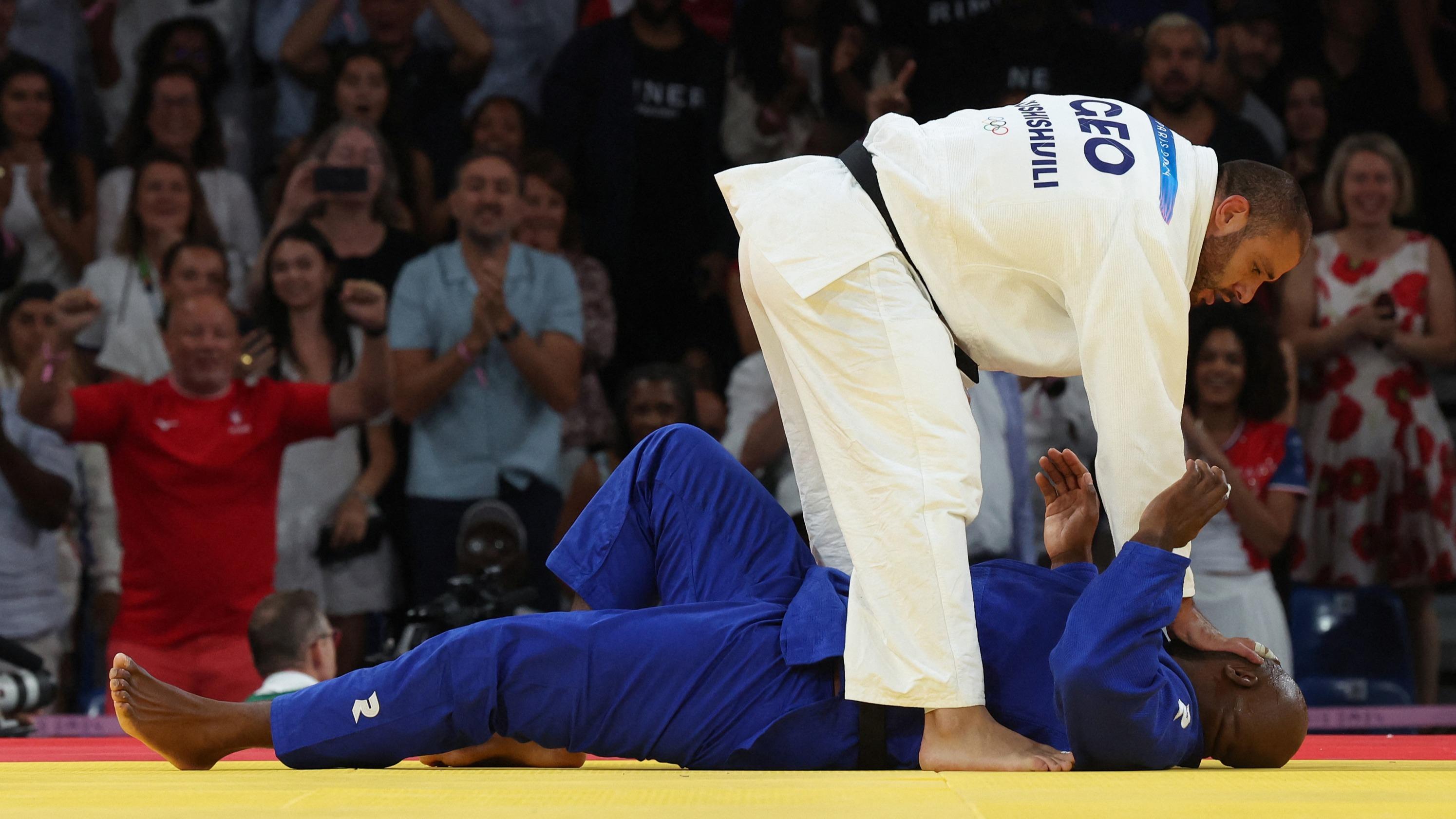 JO Paris 2024 : le Géorgien qui avait poussé Teddy Riner suspendu minimum six mois