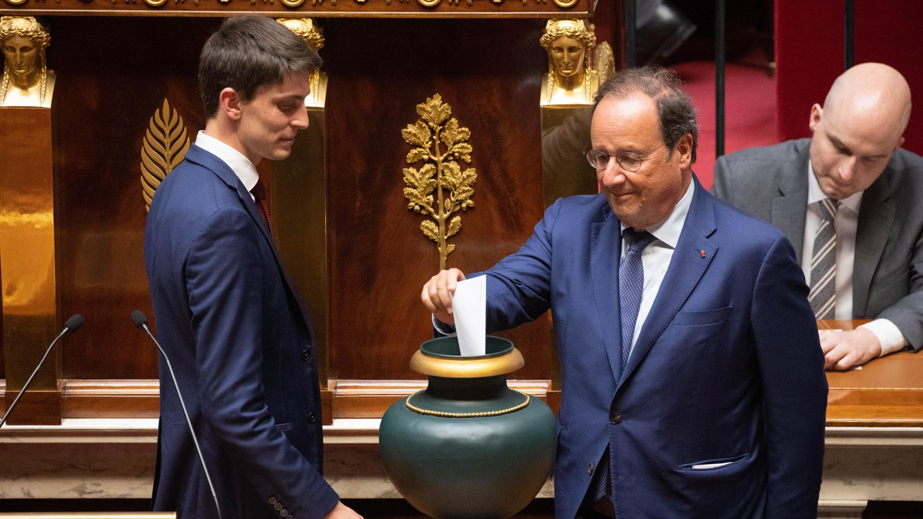 «Être utile et préparer la suite» : François Hollande soigne son retour à l’Assemblée nationale