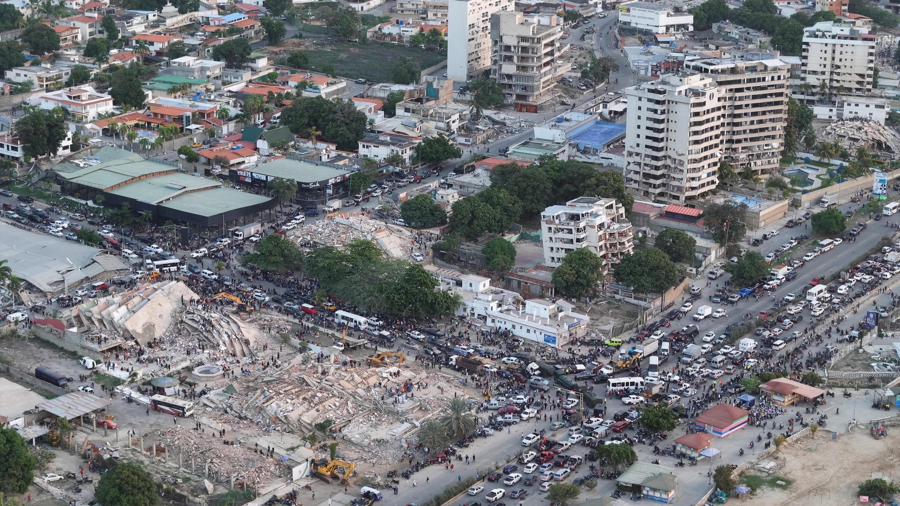« Ça va être long de compter nos morts » : sur le littoral nord du Venezuela, l’enfer sous les décombres du séisme