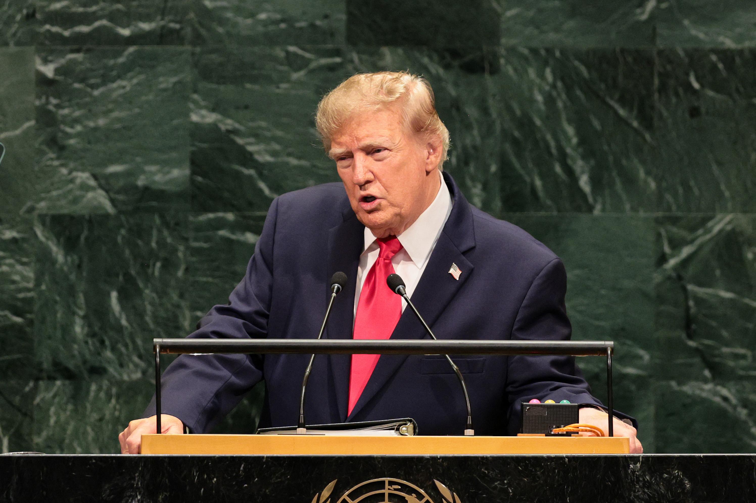 Donald Trump annonce que les États-Unis utiliseront officiellement le terme «super intelligence» au lieu d'«intelligence artificielle»