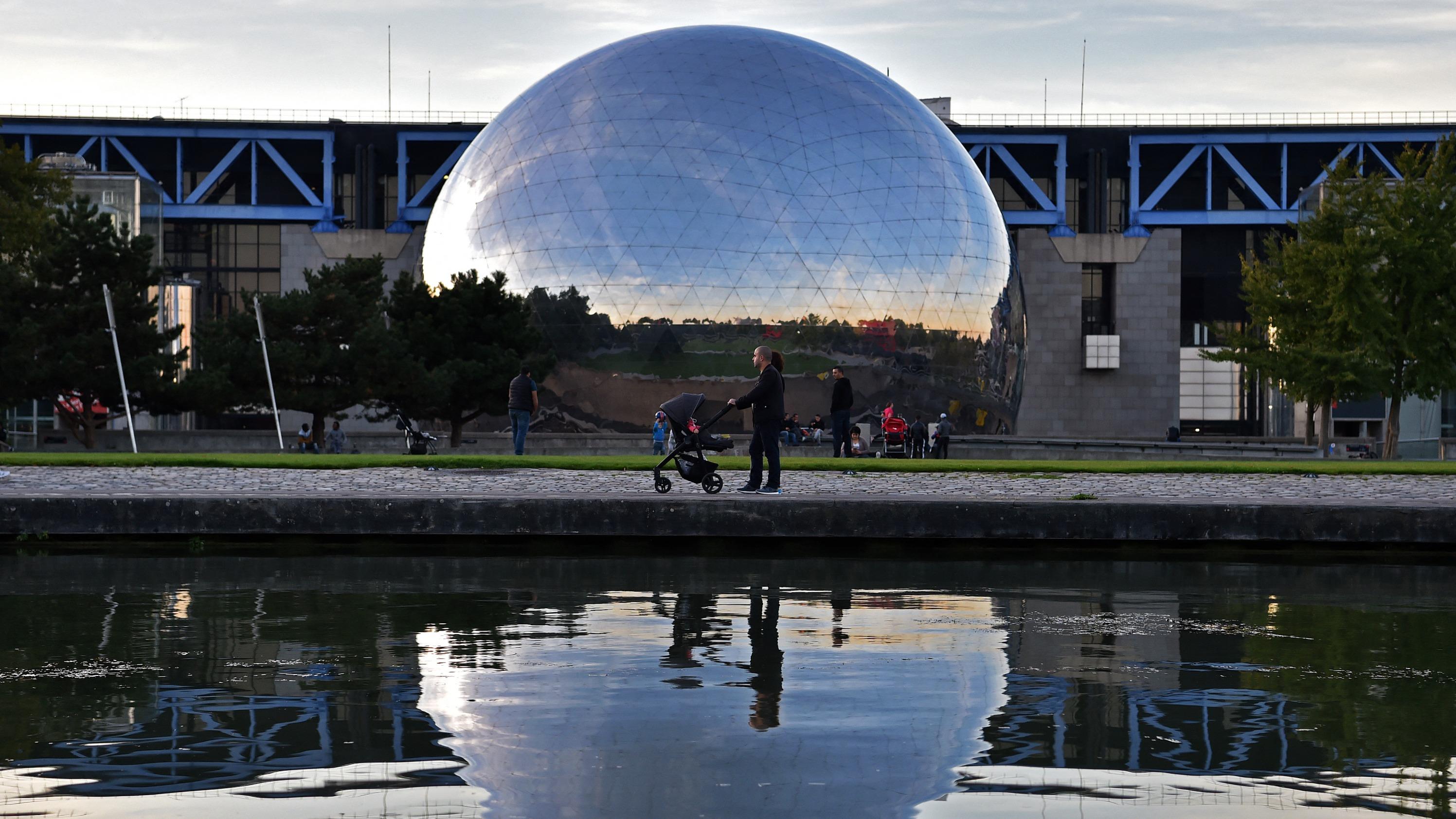 Après six ans de travaux, le cinéma de la Géode rouvre avec de nouveaux projecteurs Imax