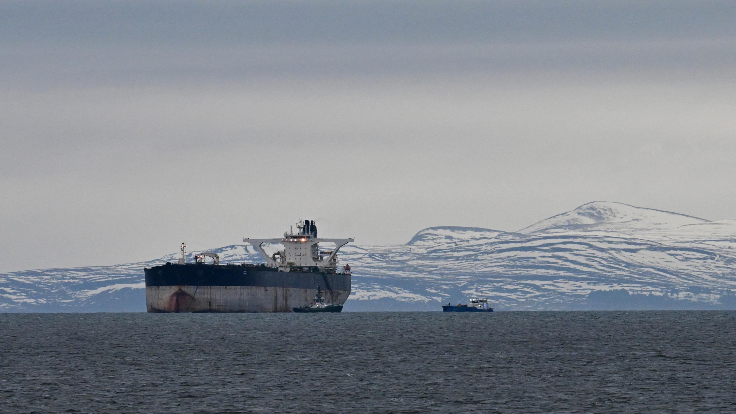 « On parle d’un volume énorme de pétrole » : l’or noir zombie de la flotte fantôme russe perturbe le marché