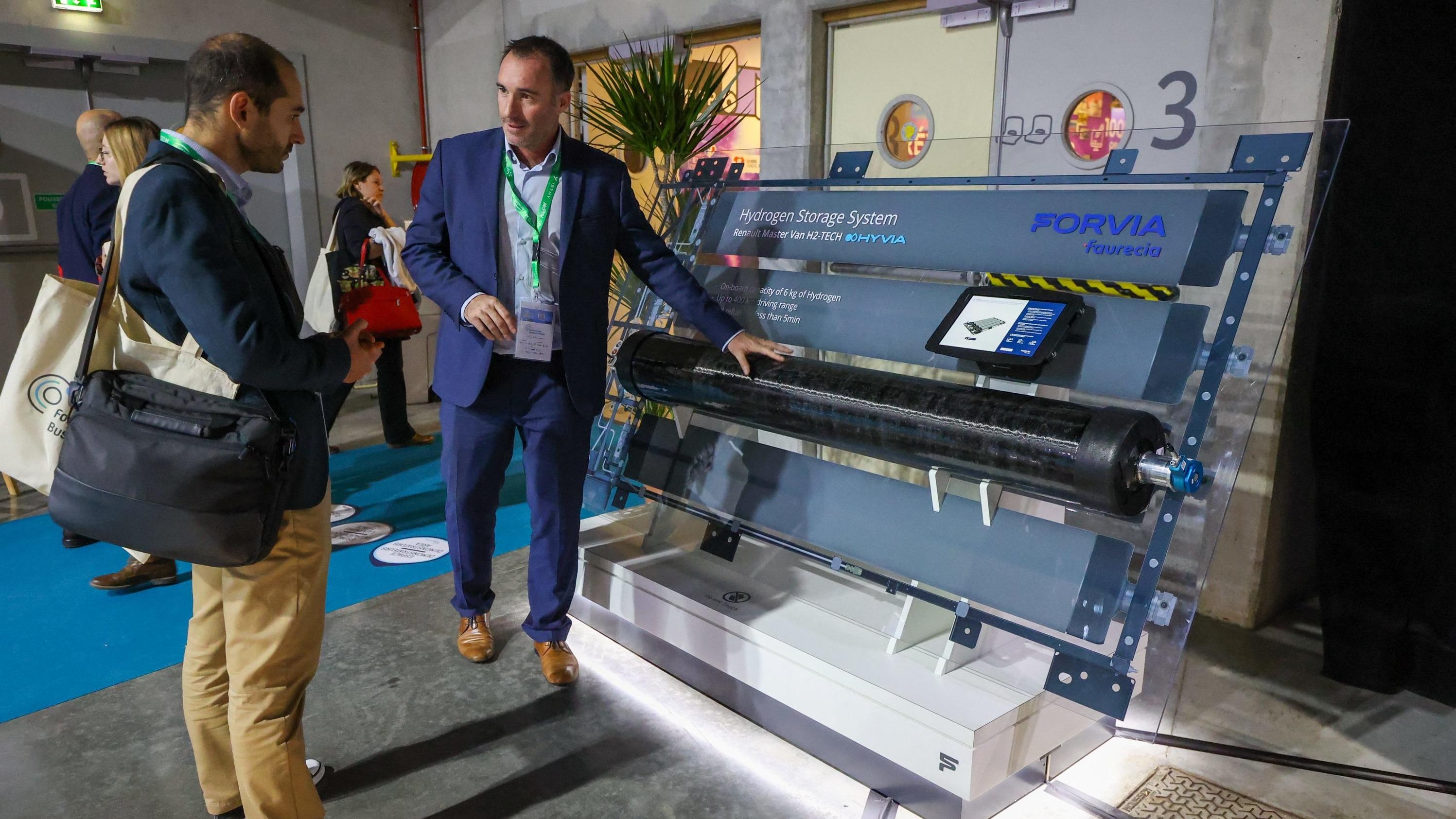 «C’est une étape importante dans le recentrage du groupe» : endetté, Forvia vend une de ses activités historiques