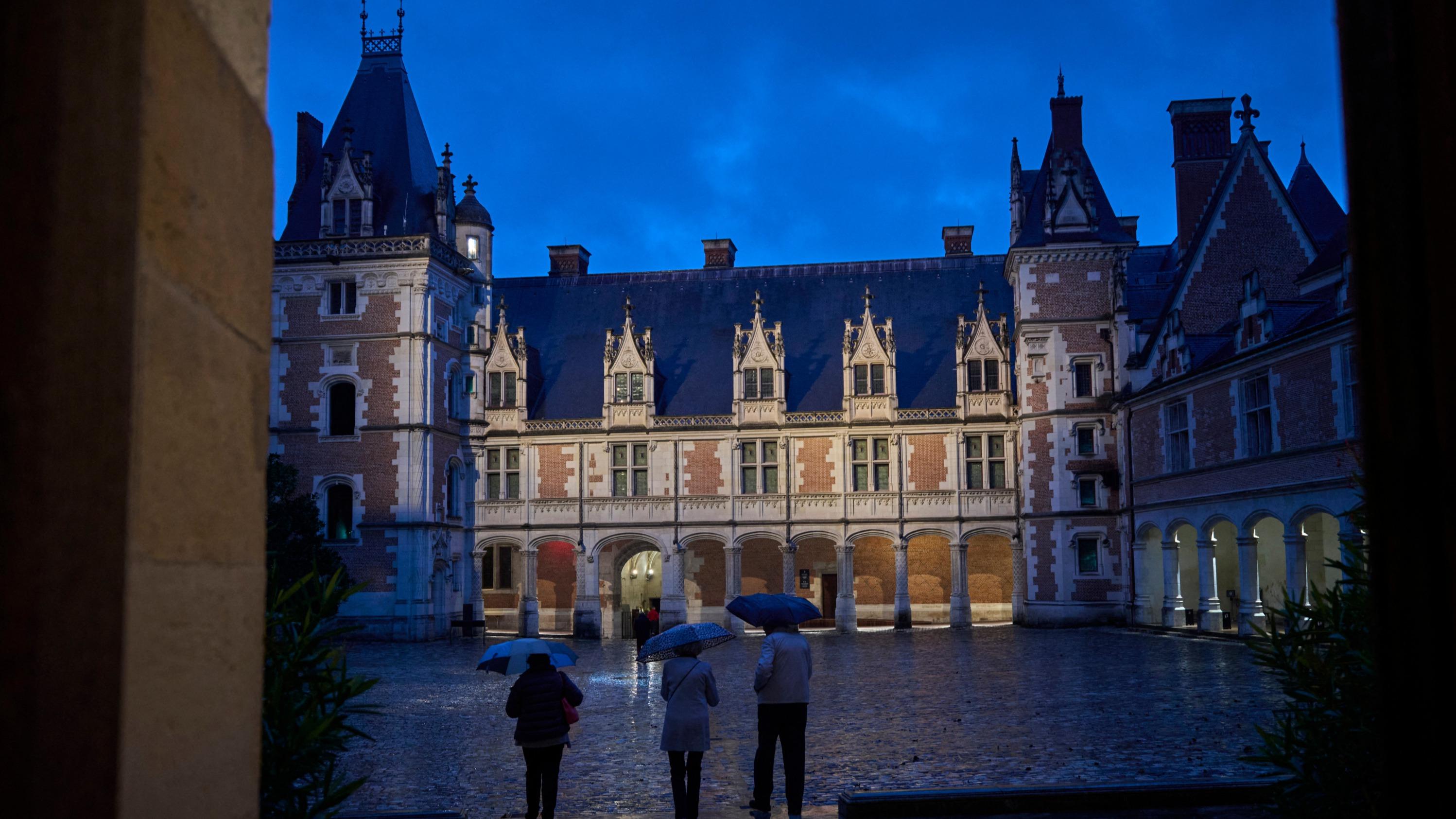 Il remplace ses fenêtres près du château de Blois par des modèles en alu, la justice l’oblige à remettre du bois