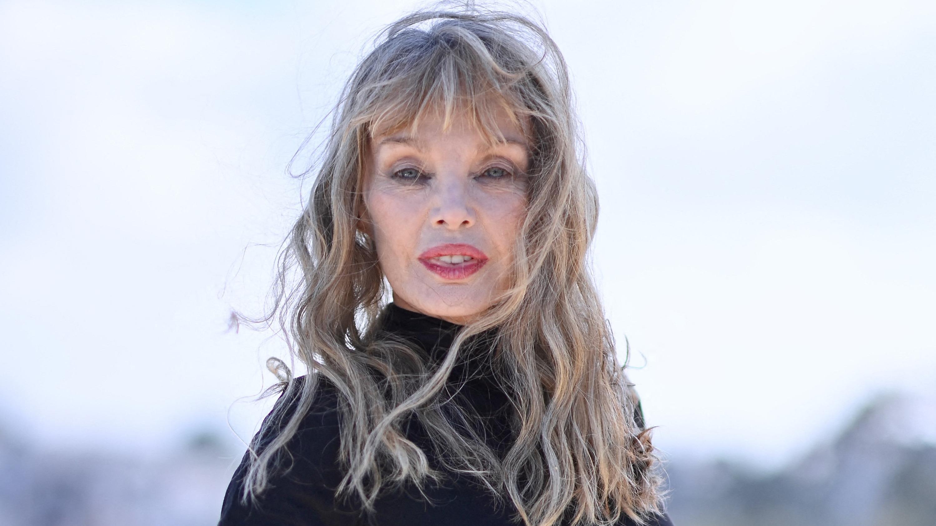 «Liberté et singularité», à Dinard, Arielle Dombasle réaffirme sa flamme au cinéma anglais et aux JO