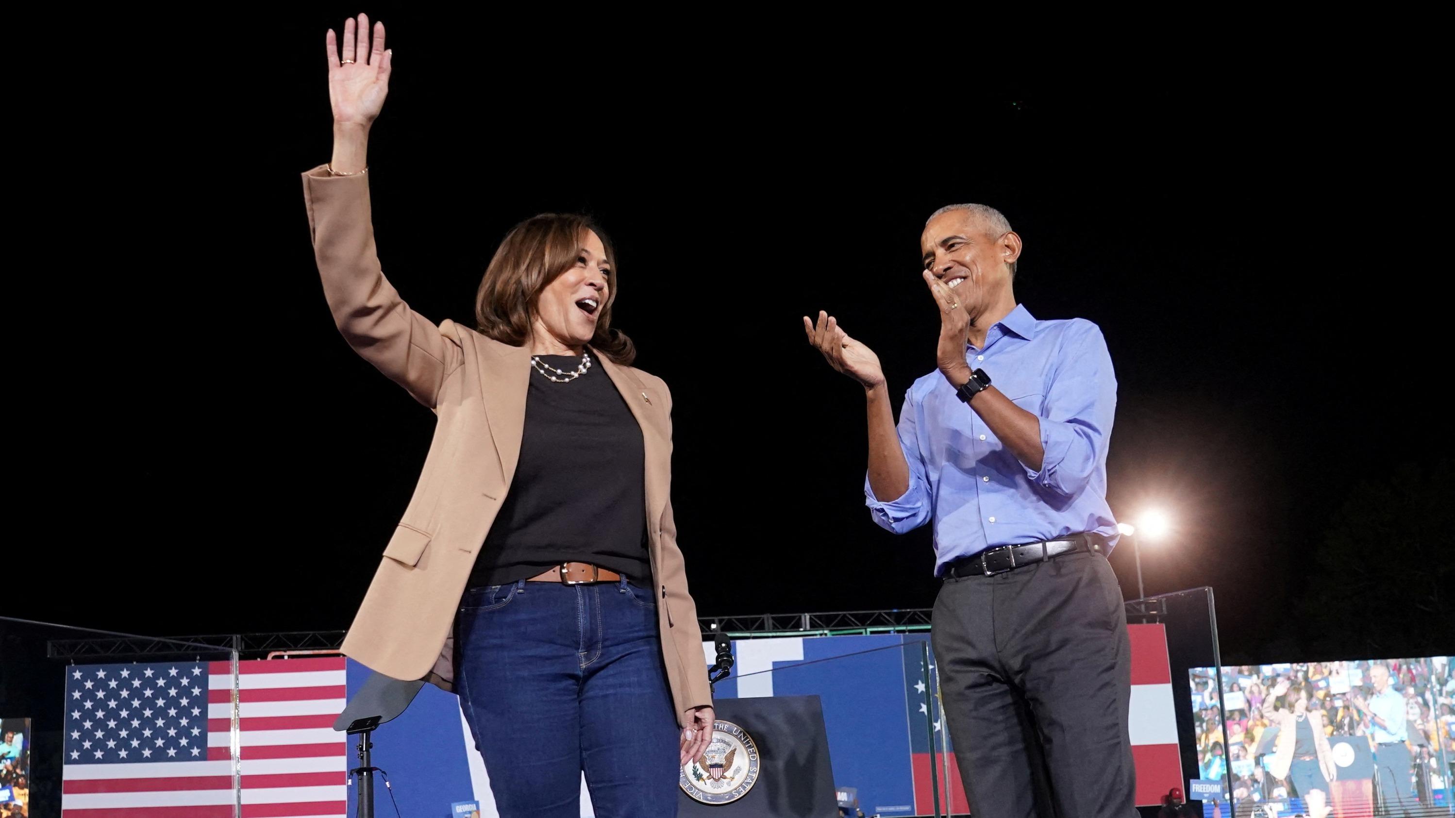 «Vous n’êtes pas emballés à l'idée d'avoir une femme présidente»: Barack Obama tente de mobiliser le vote noir pour Kamala Harris