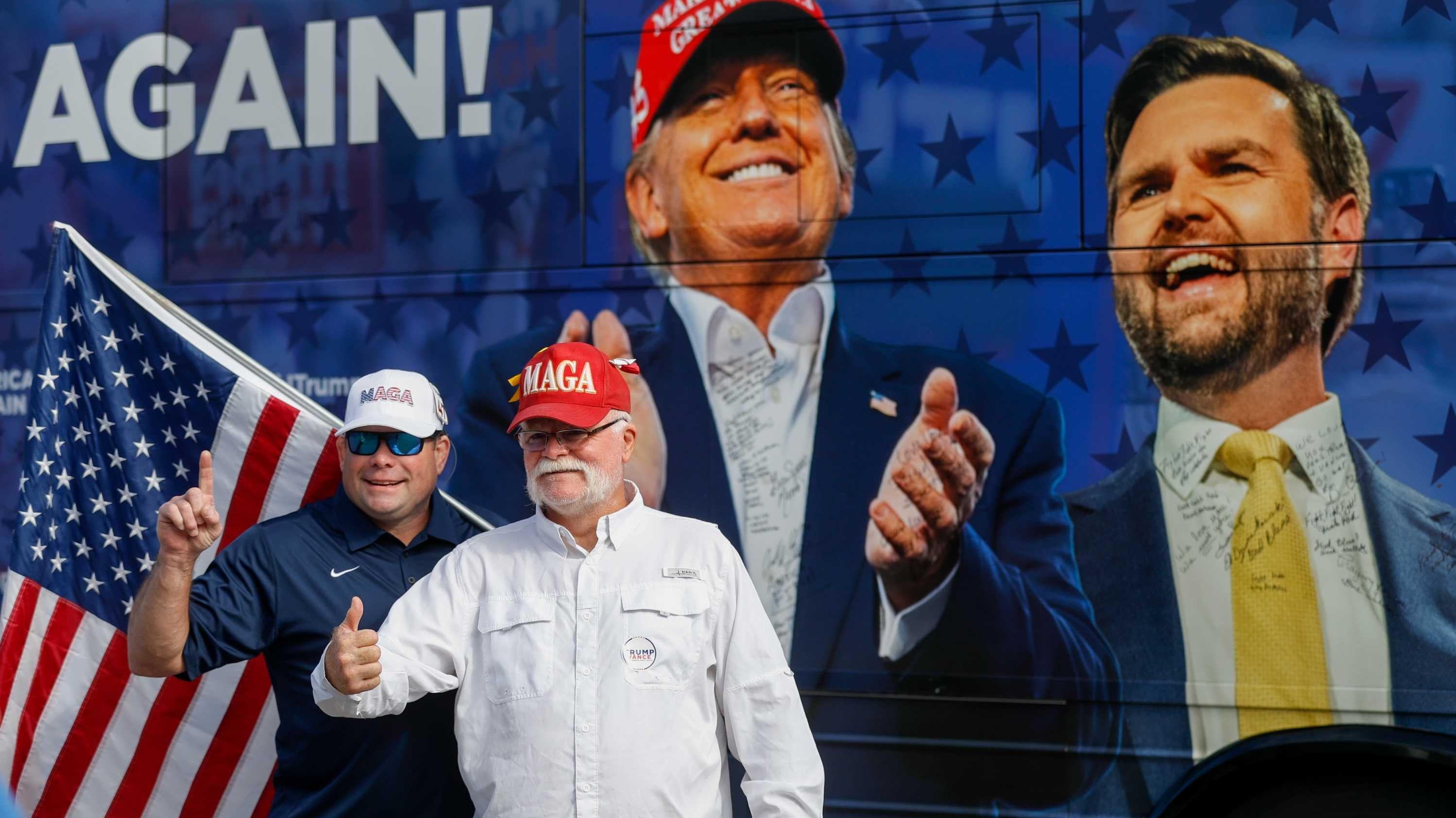 «Il est la voix du peuple», en Pennsylvanie à bord du bus de campagne de Donald Trump