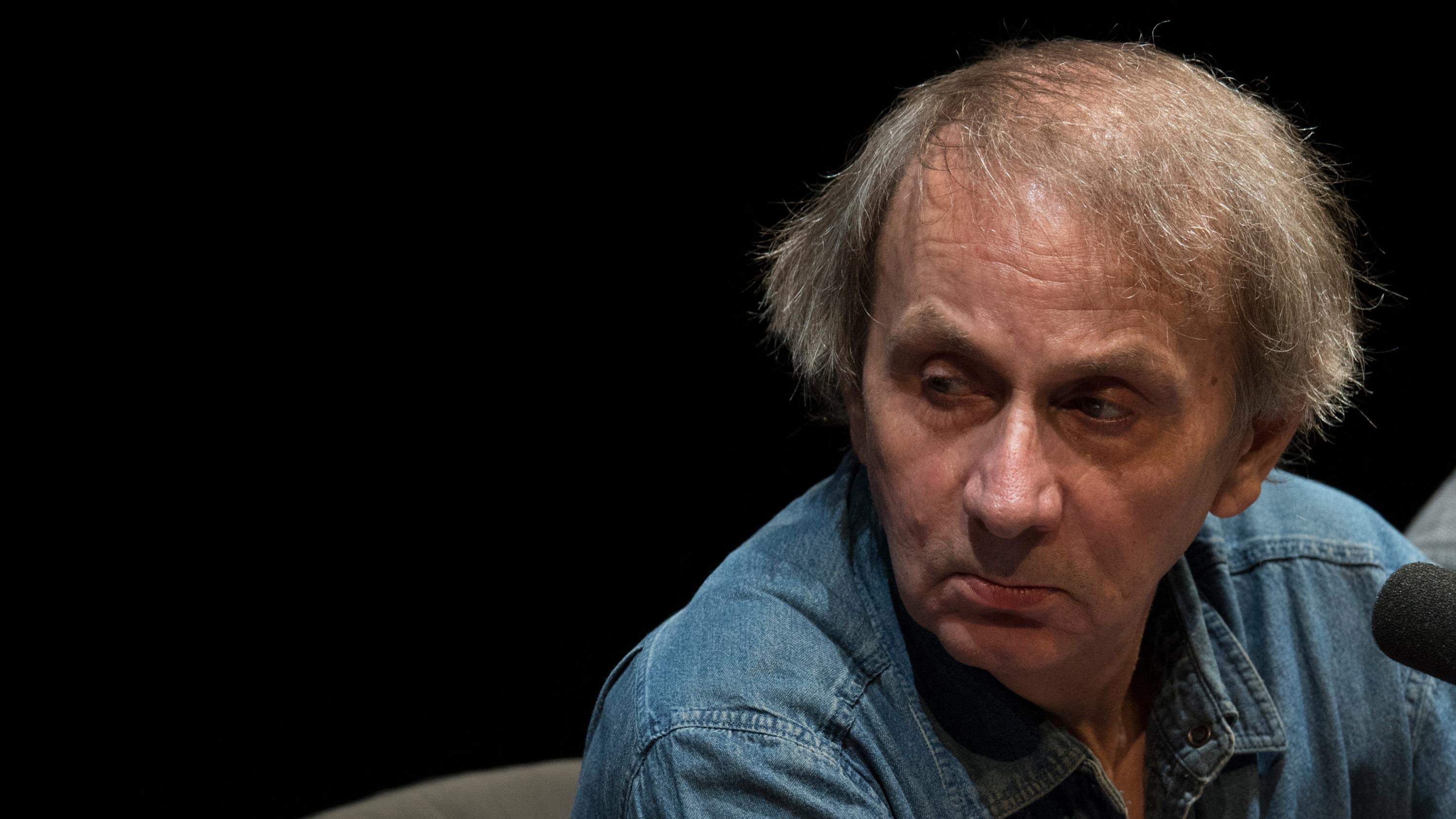 «Les gens qui ont des idées humanitaires sont une catastrophe» : les confessions de Michel Houellebecq aux Britanniques