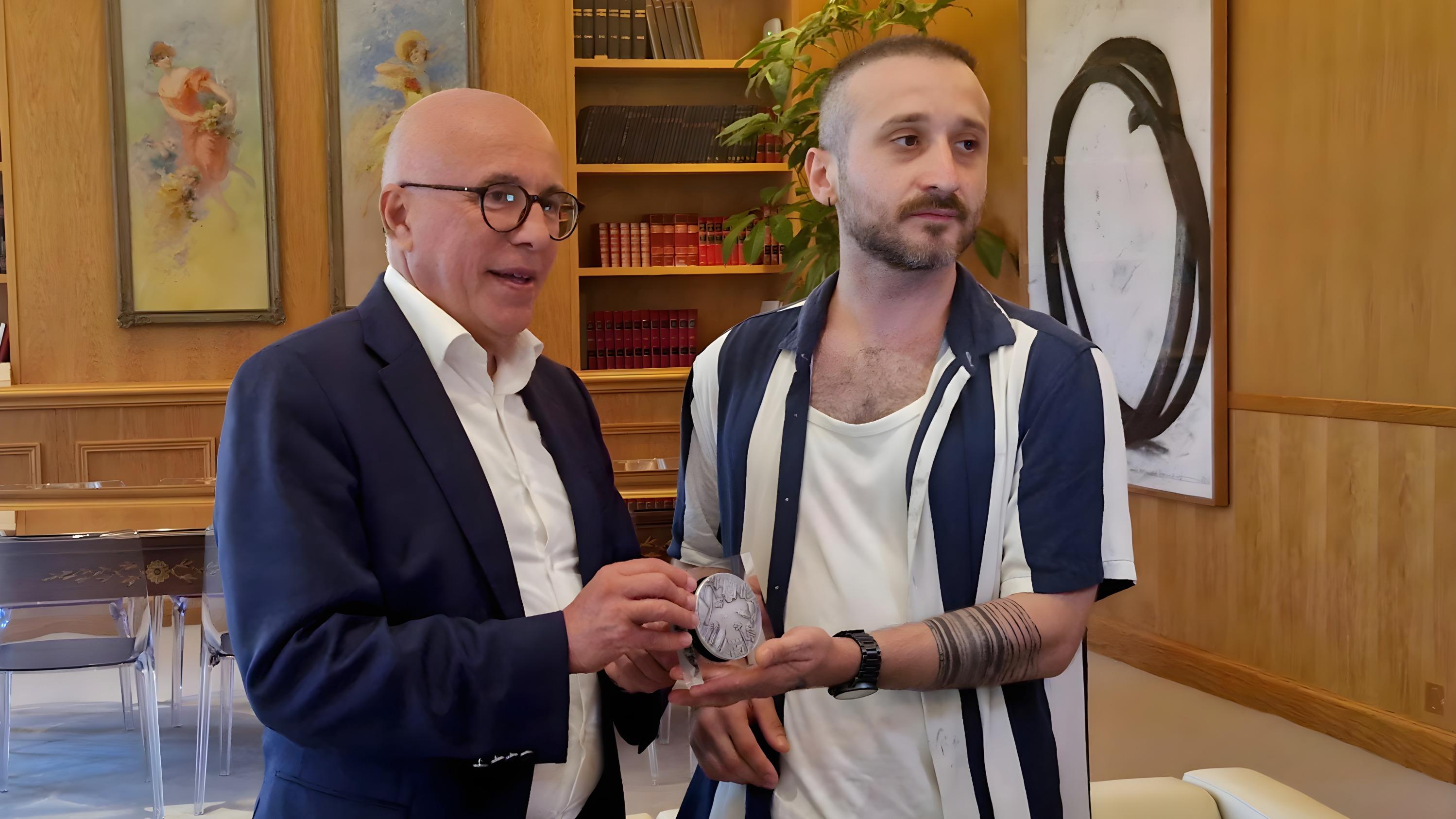 « J’ai agi par instinct » : à Nice, un jeune homme s’interpose et sauve la vie de sa voisine agressée au couteau