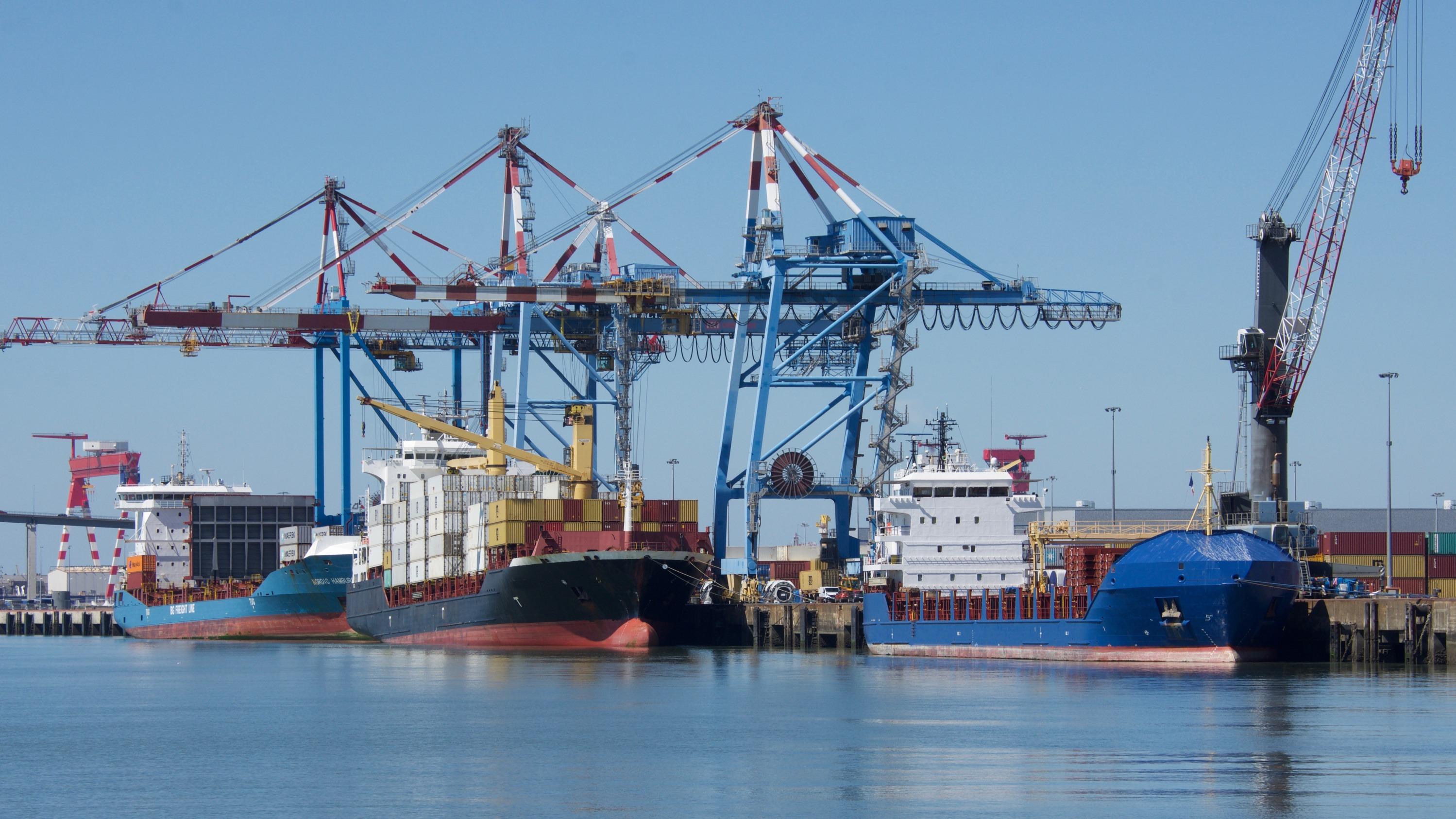 Le grand port de Nantes-Saint-Nazaire bloqué par la CGT, opposée à l’application de la réforme des retraites