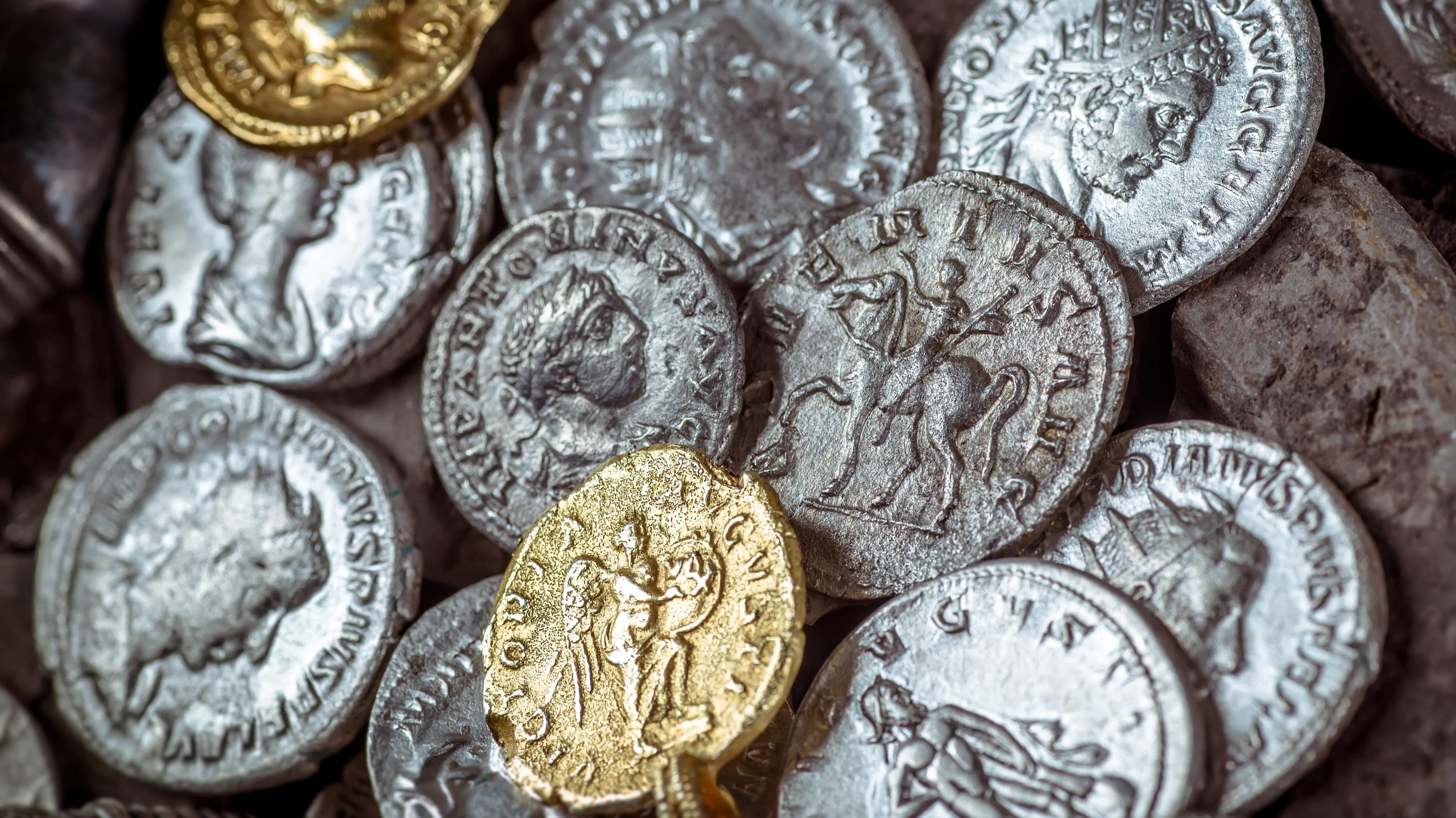 Le métal argent bat des records, mais pourquoi est-il 60 fois moins cher que l’or ?