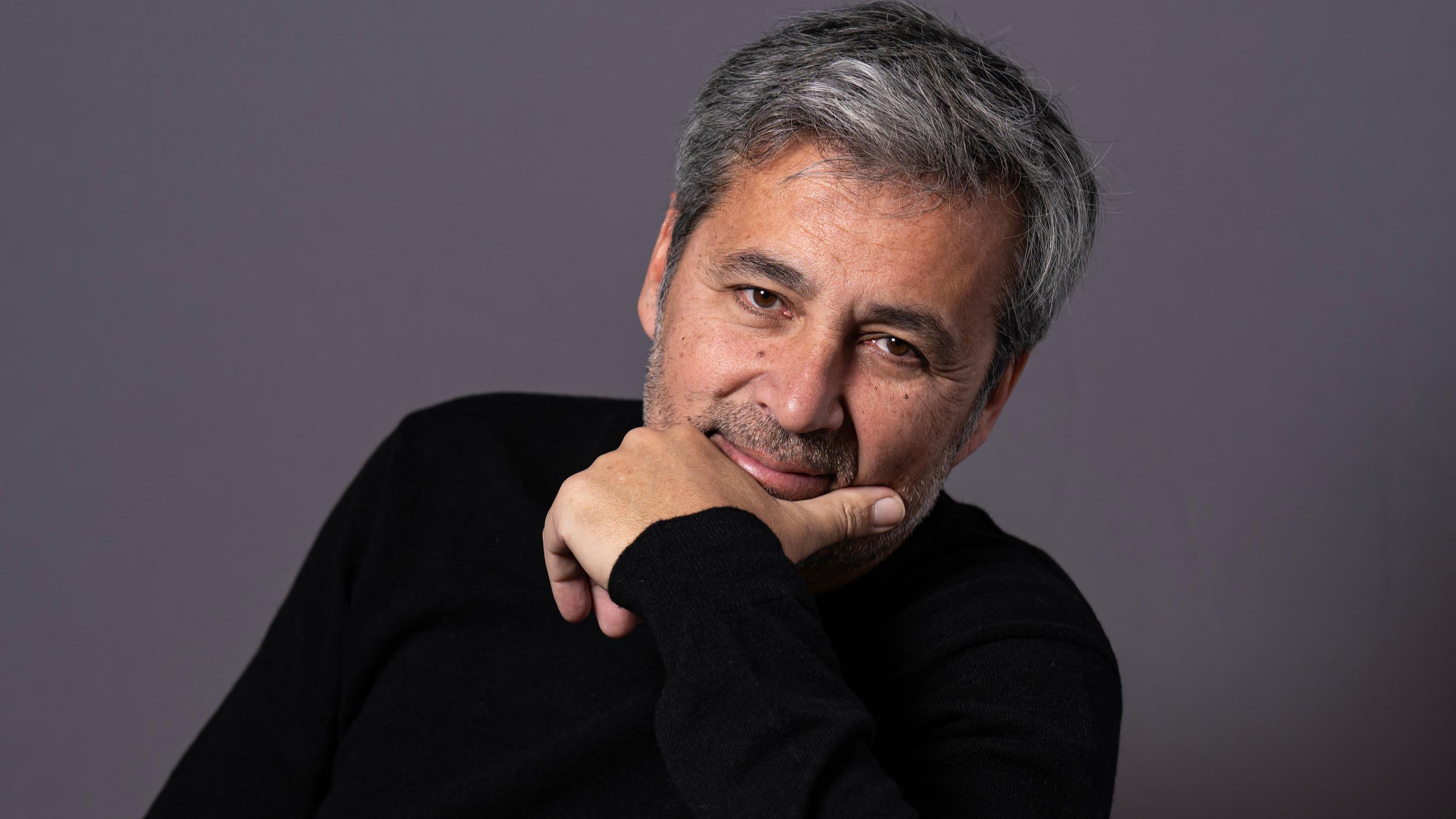 Olivier Galzi, ancien journaliste et animateur télé, devient maire d’Avignon lors des municipales 2026 — People & Médias