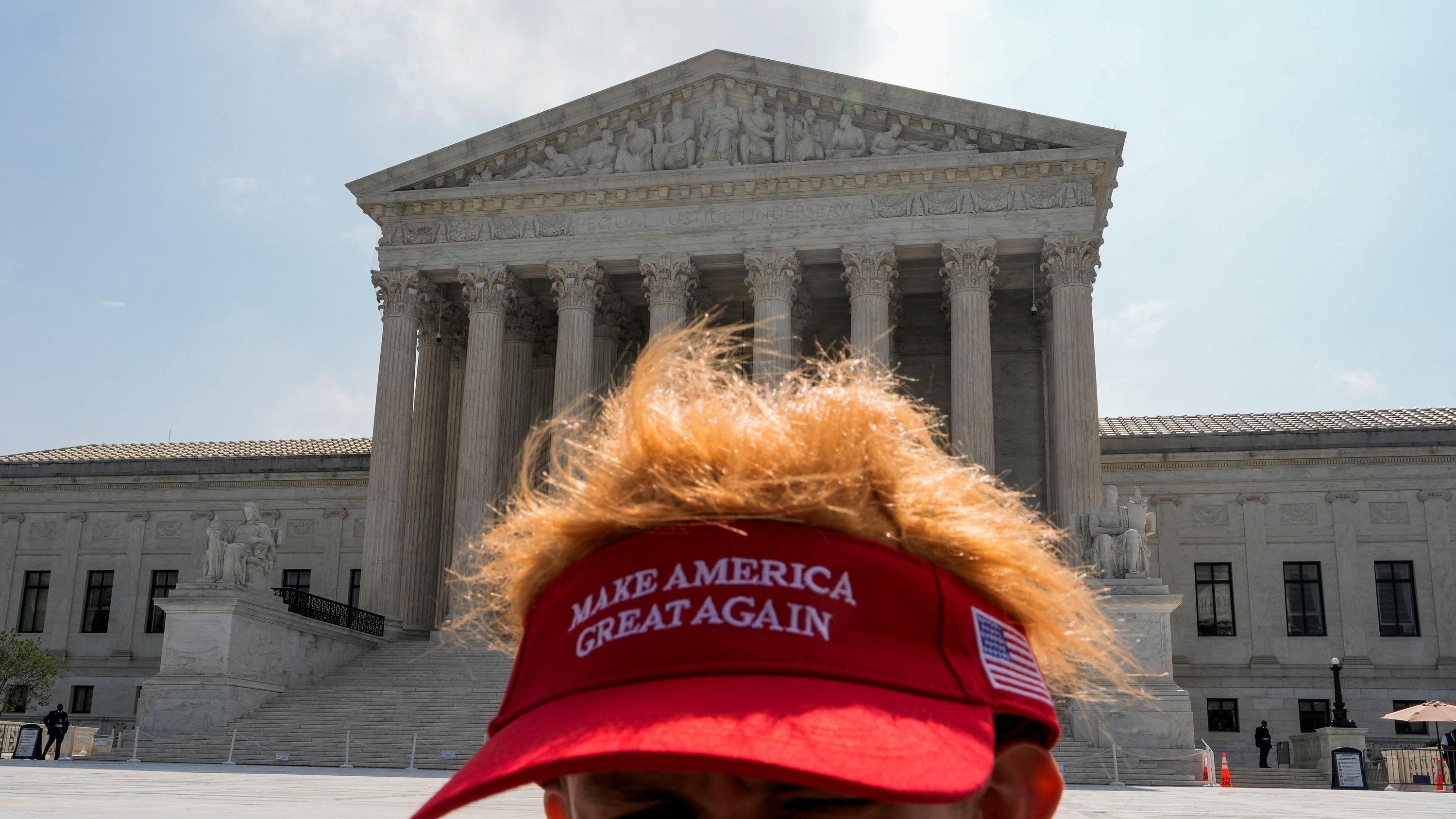 Aux États-Unis, la Cour suprême soutient Donald Trump jusqu’à un certain point