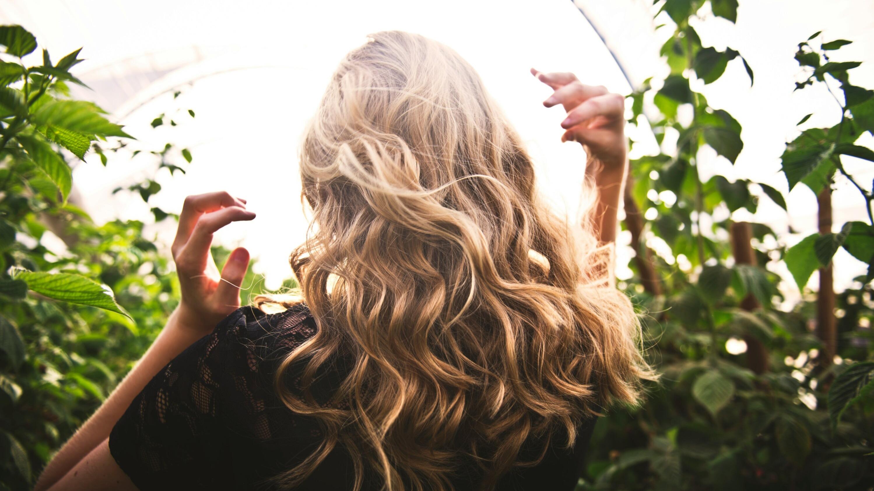 Il sèche, ondule et lisse vos cheveux : votre chevelure n’aura jamais été aussi belle avec ce styler 6-en-1