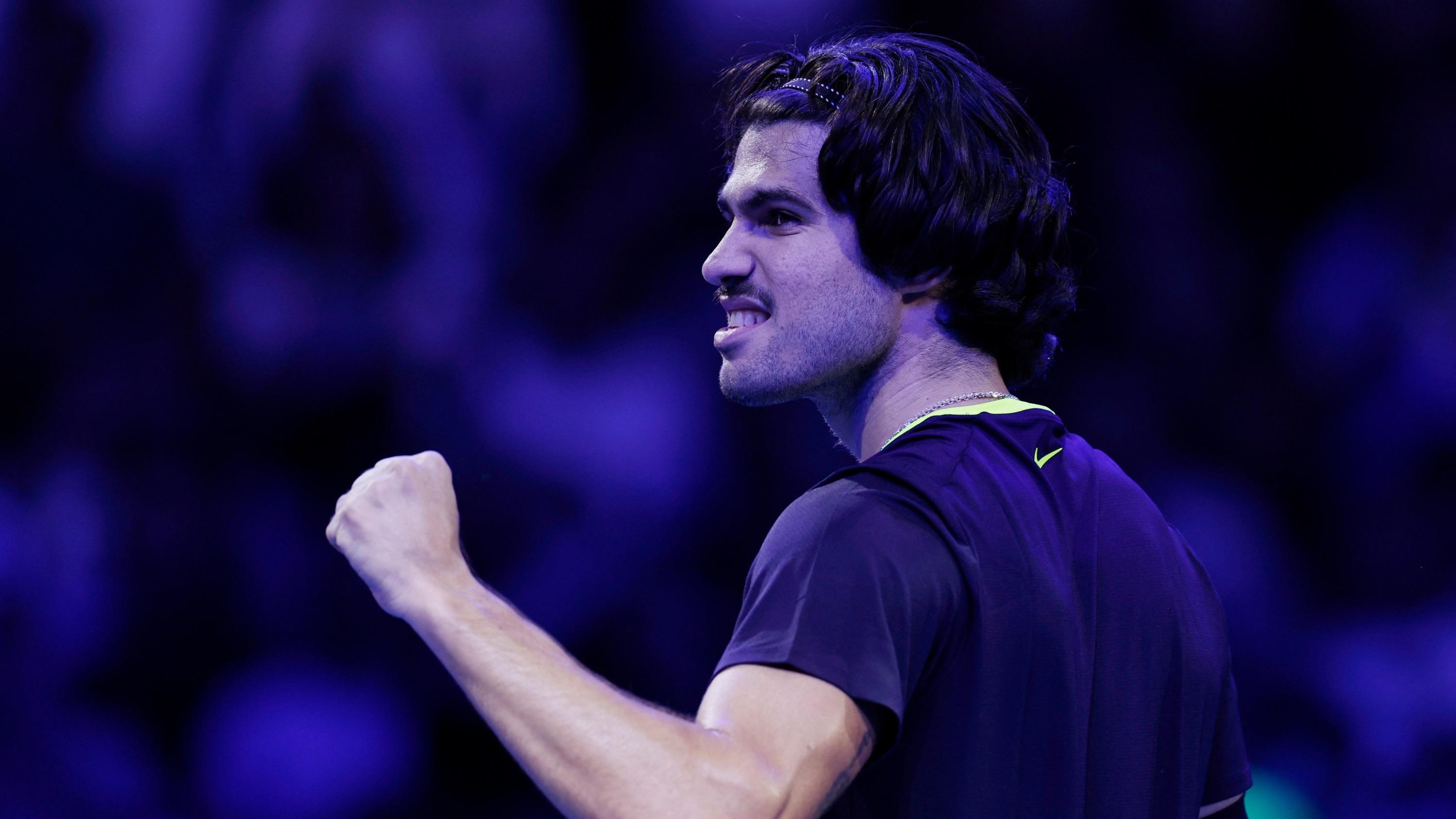 Tennis : Carlos Alcaraz se hisse en quarts de finale à Vienne, Medvedev décroche un précieux succès