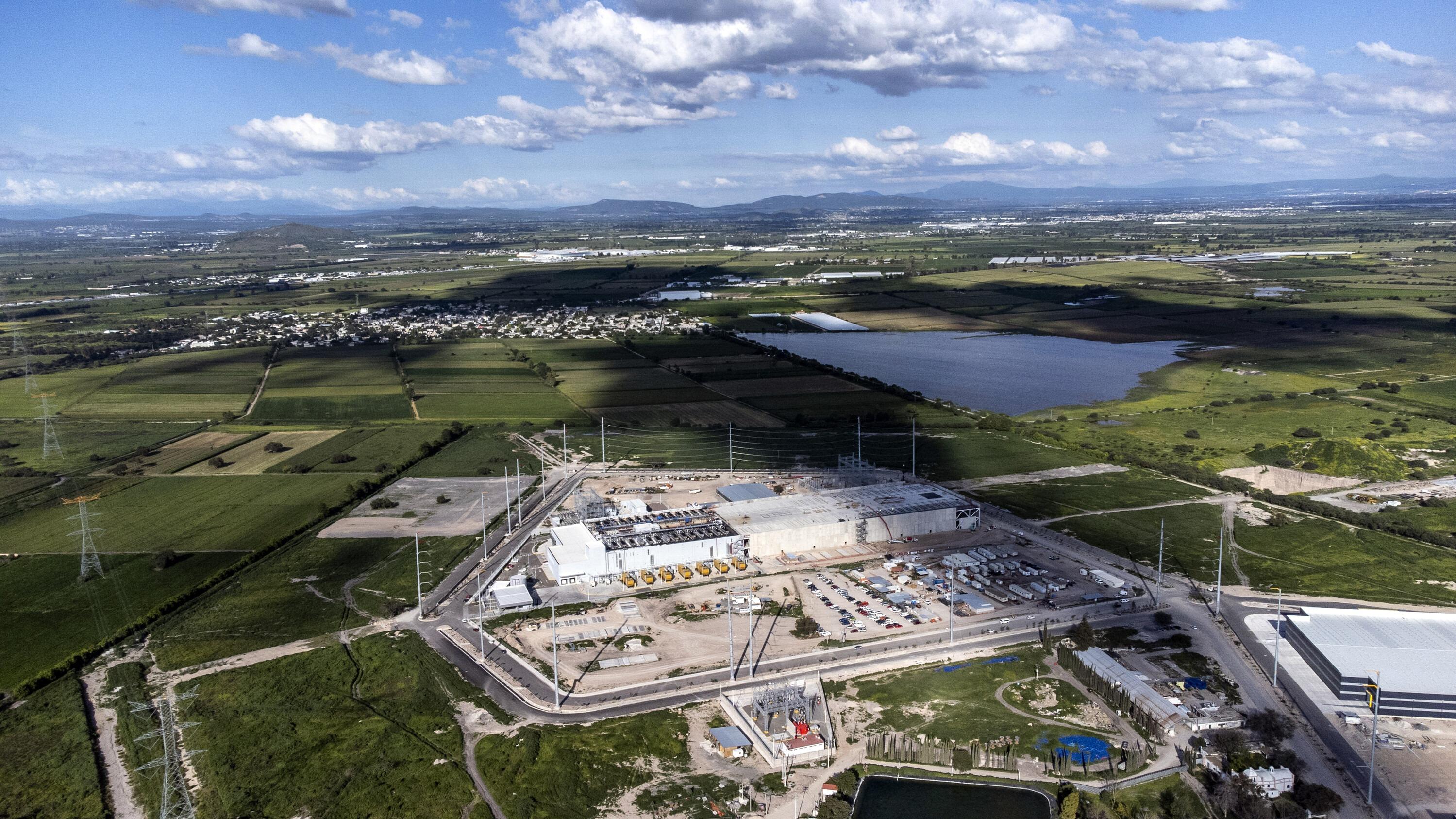 « On est resté sans eau pendant trois semaines » : au Mexique, la construction massive de data centers ne fait pas que des heureux