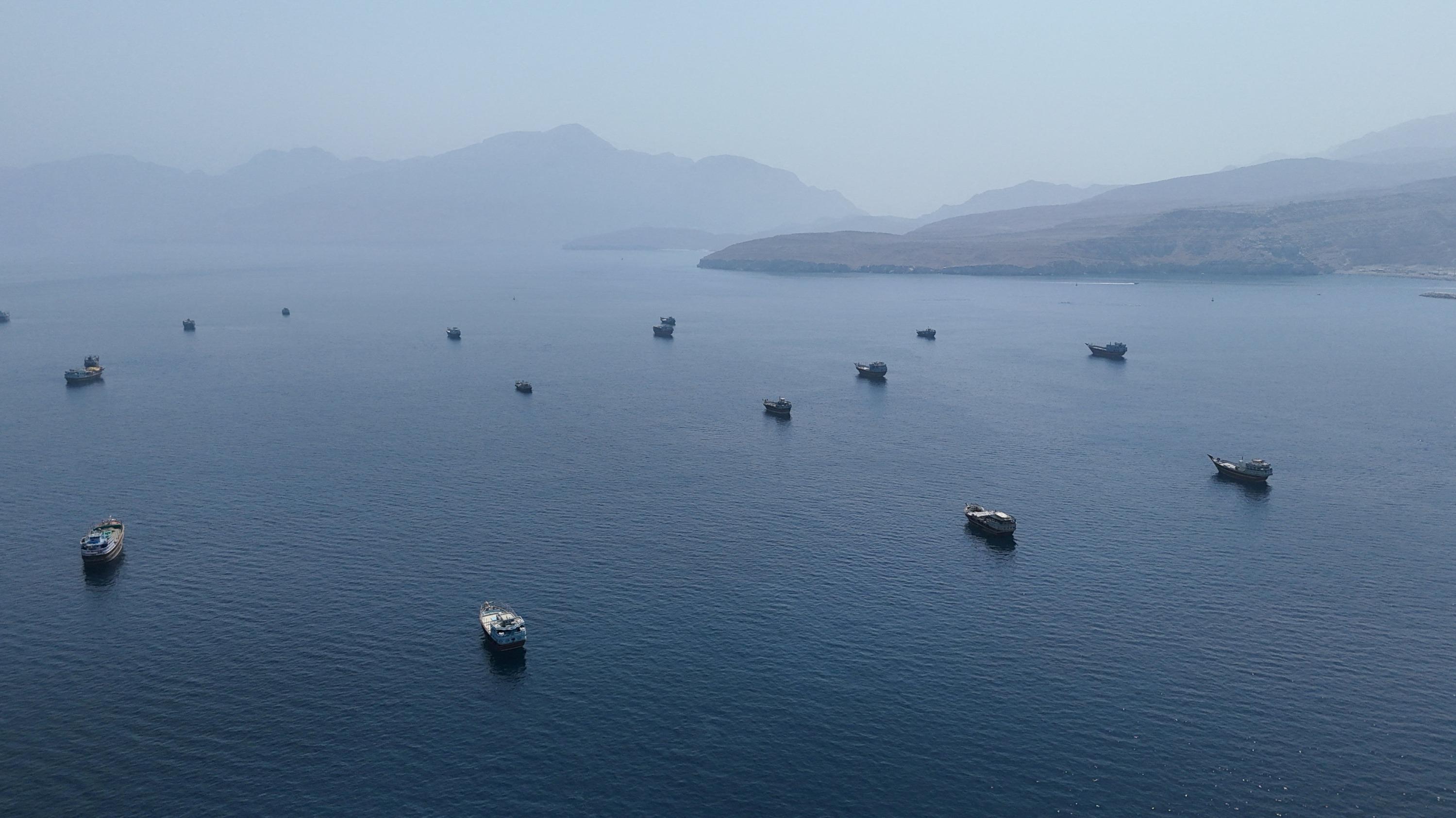 450 traversées, flotte fantôme et opération secrète américaine : radiographie du transit maritime dans le détroit d’Ormuz depuis le 17 août