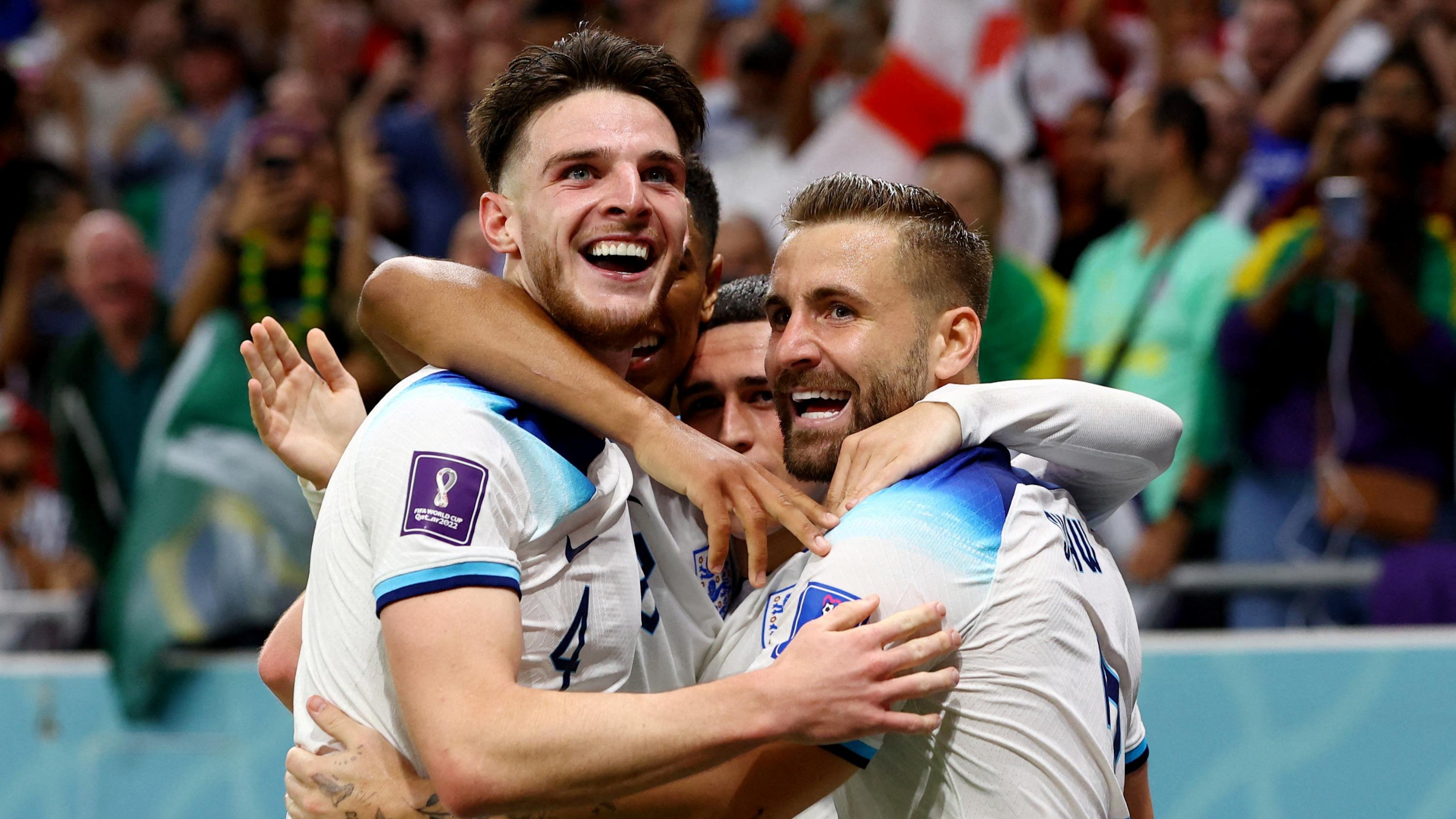 DIRECT - Coupe du monde : l'Angleterre fêtée à son hôtel, les Bleus ont rendez-vous avec la Tunisie