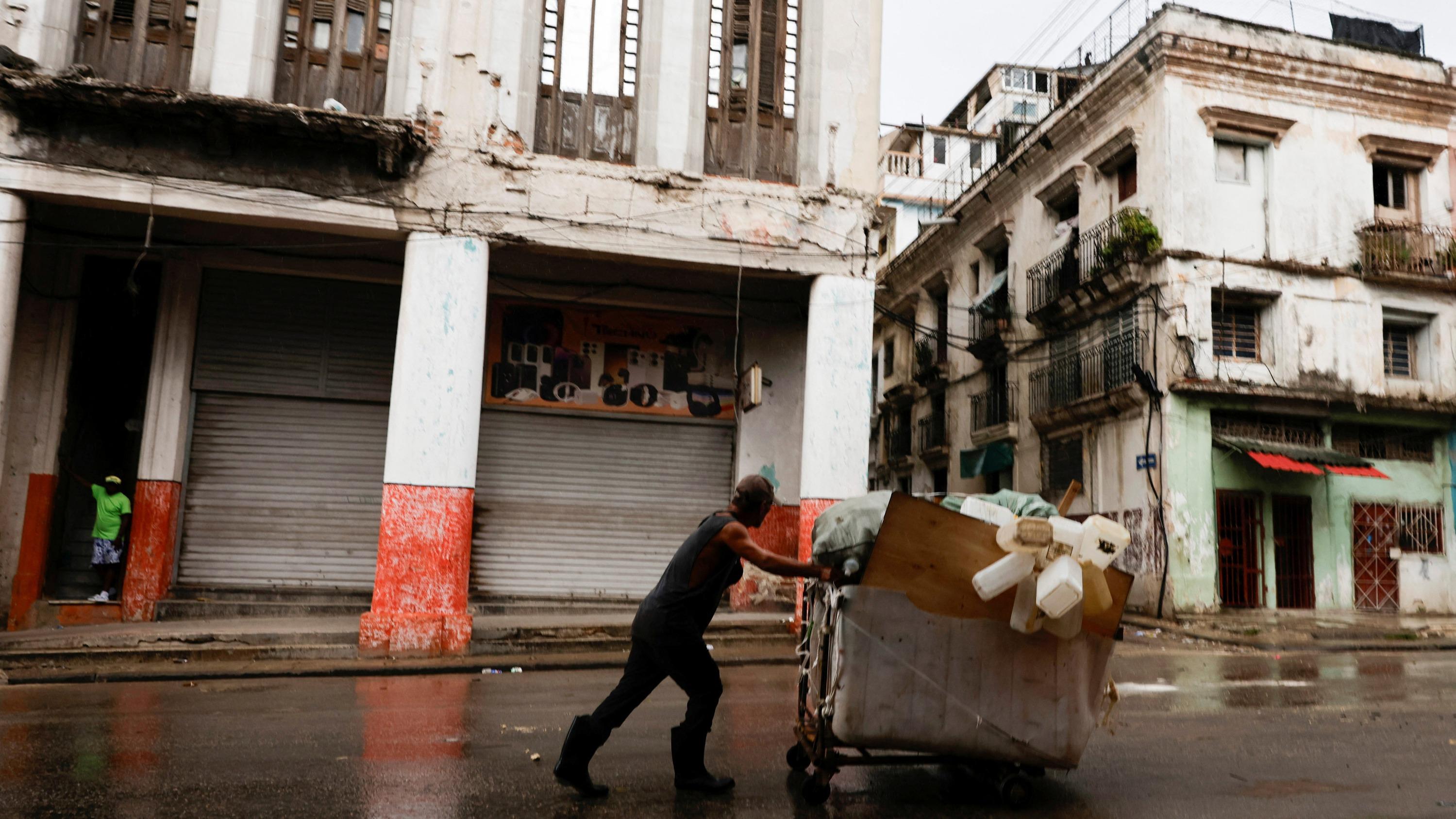« Le communisme, c’est de la cochonnerie » : menacé d’intervention américaine, Cuba confronté à un risque d’implosion sociale