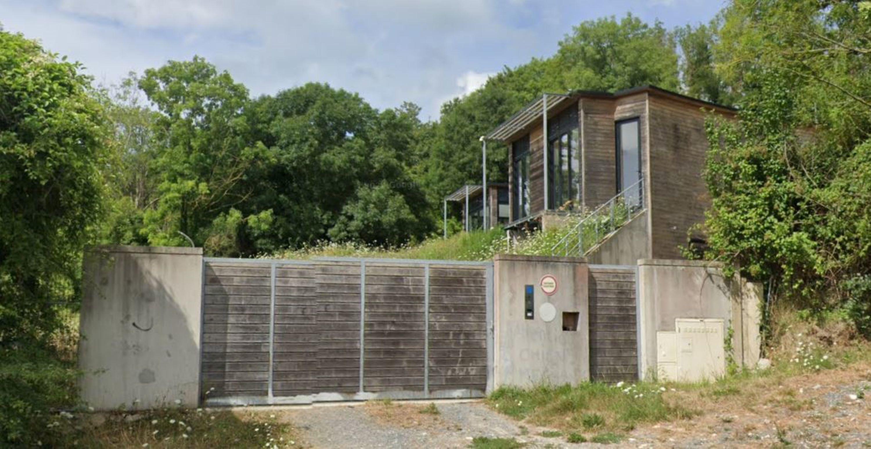 Vue sur la villa de Gérard Depardieu à Trouville-sur-Mer (14).