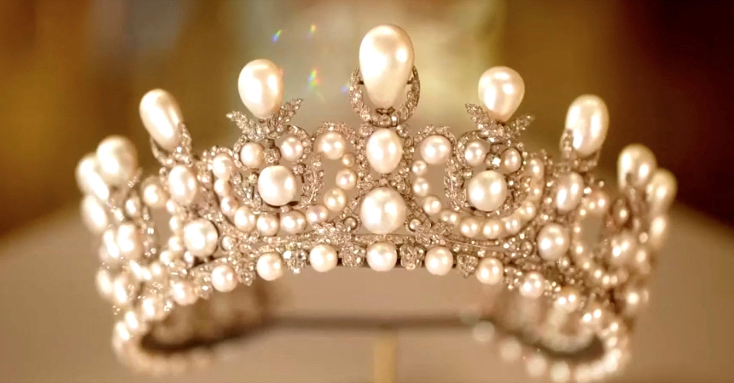 Louvre Jewelry Theft Sparks Debate on Security and Cultural Heritage Responsibilities