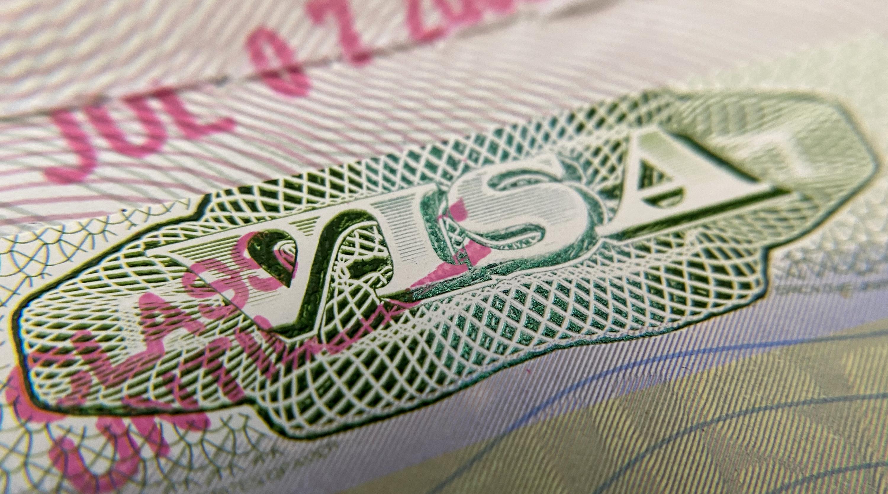 Les États-Unis suspendent le traitement des demandes de visas étudiants afin d’examiner leurs réseaux sociaux