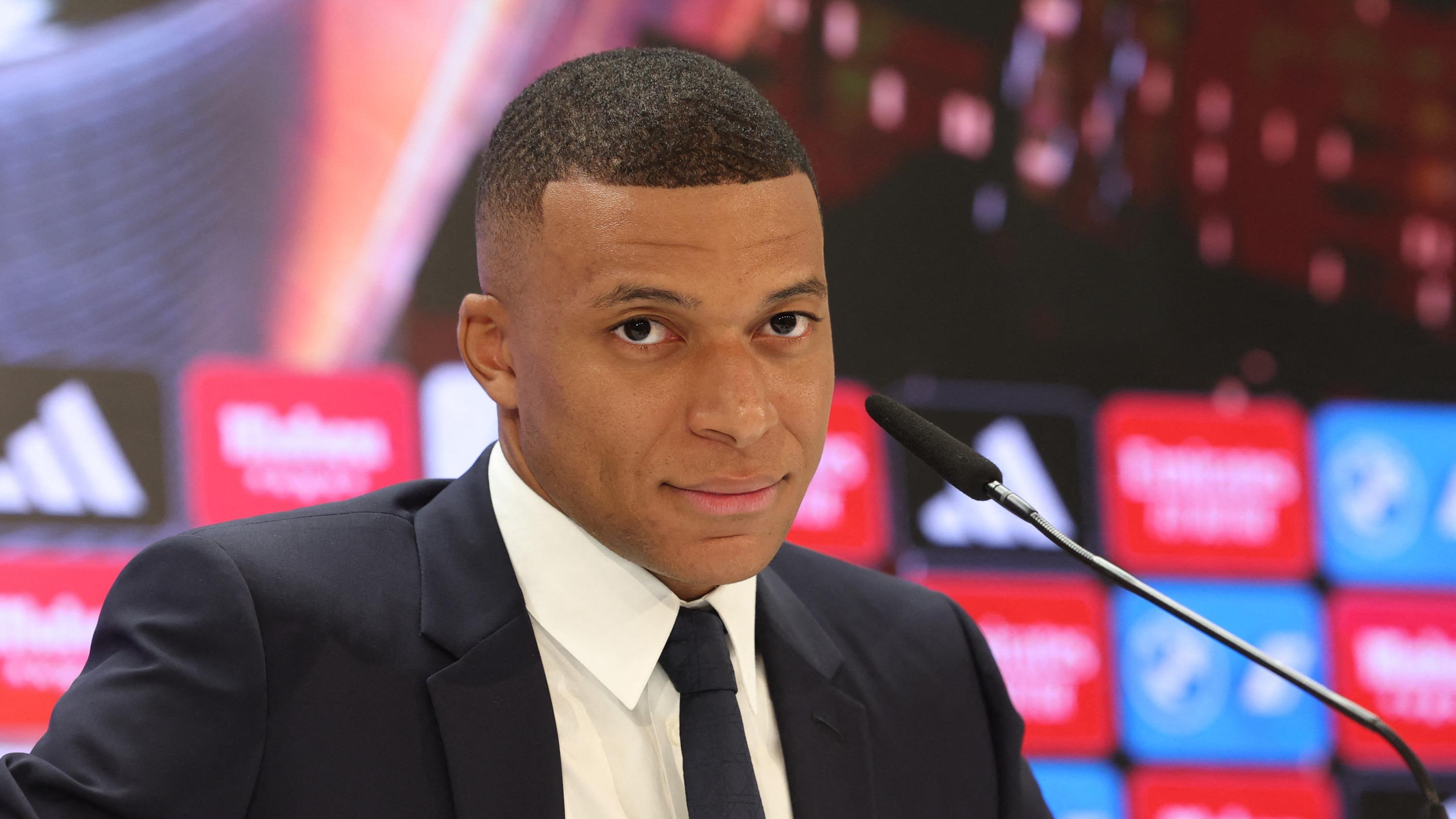 «J'espère que Kylian Mbappé et son clan arriveront à nous faire remonter en Ligue 1» : le capitaine des Bleus, actionnaire et enchanteur du club de Caen