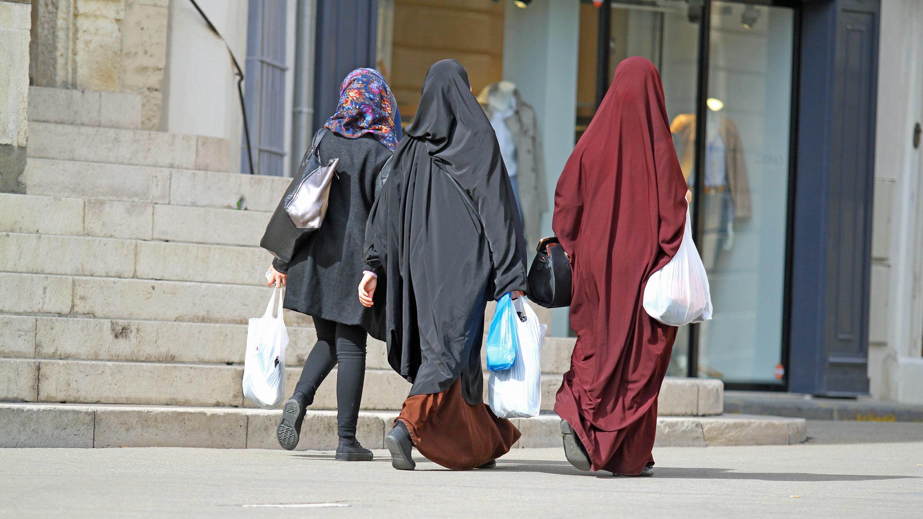 Près d’un musulman sur deux est confronté à des discriminations en Europe, selon un rapport