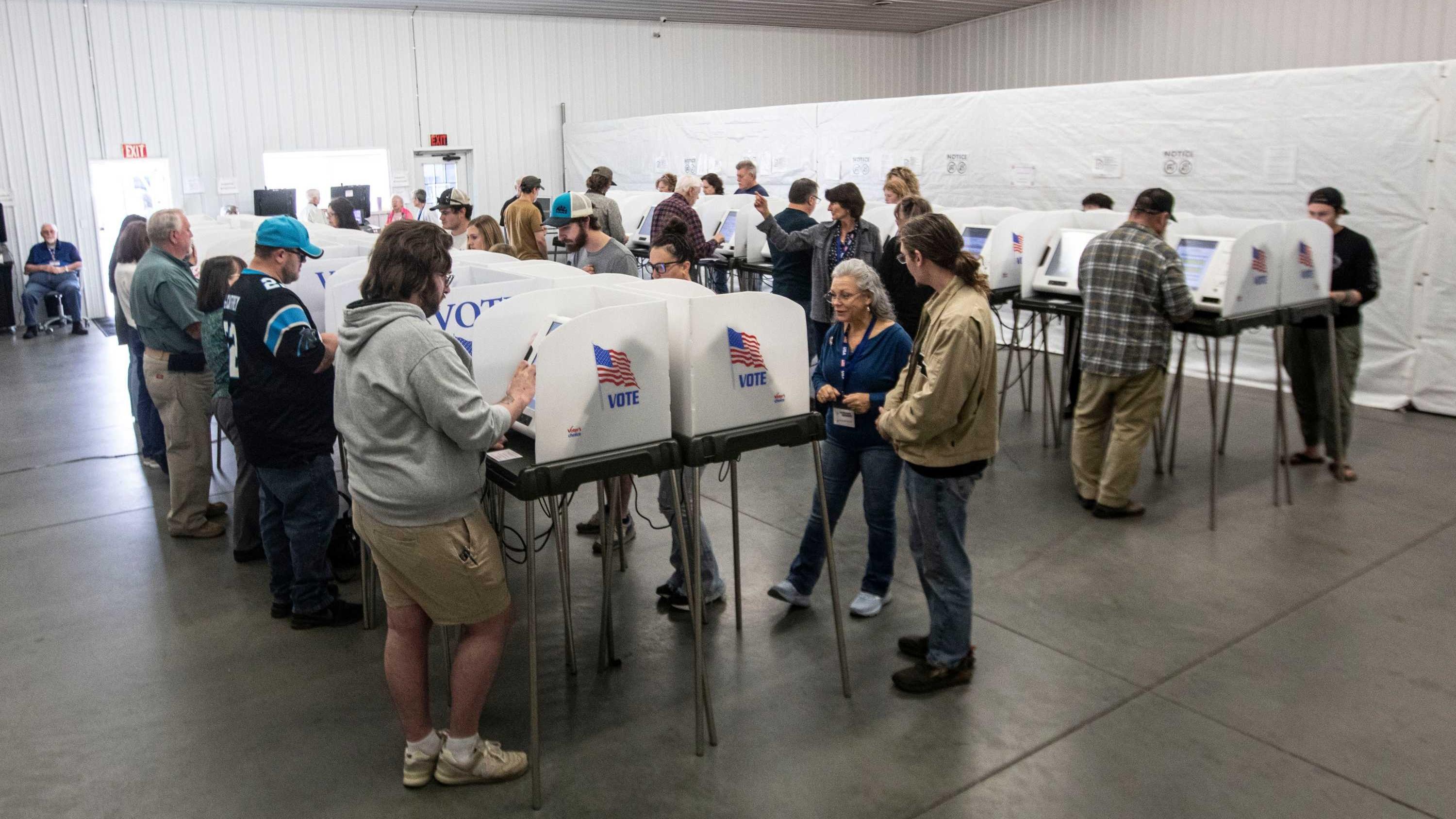 «Les responsables électoraux sont sensibilisés aux menaces qui pèsent sur le décompte» : aux États-Unis, des élections sous haute tension