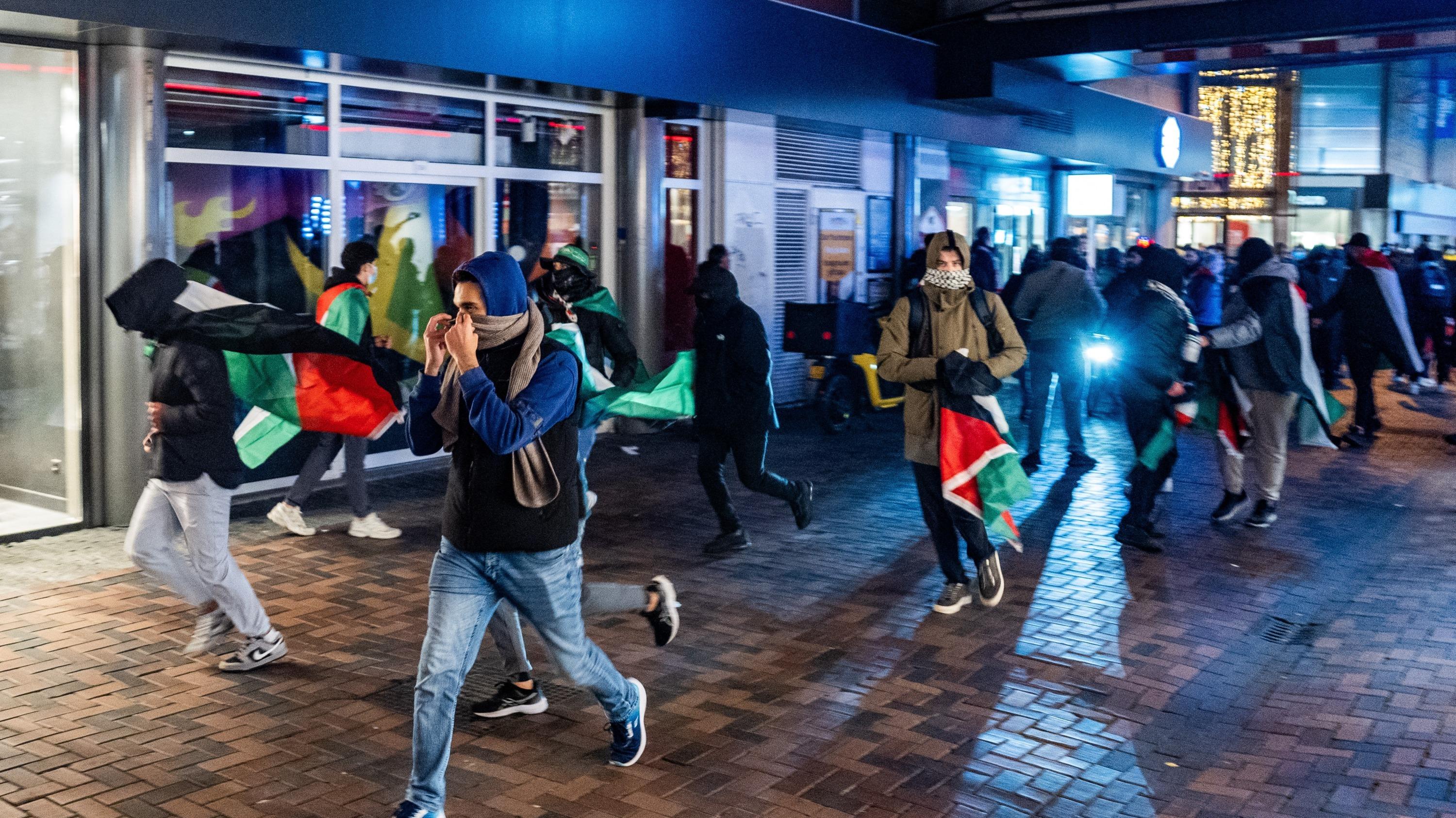 «Ils ne cherchaient pas les supporteurs, mais bien les Juifs»: des Israéliens victimes de lynchages dans les rues d’Amsterdam