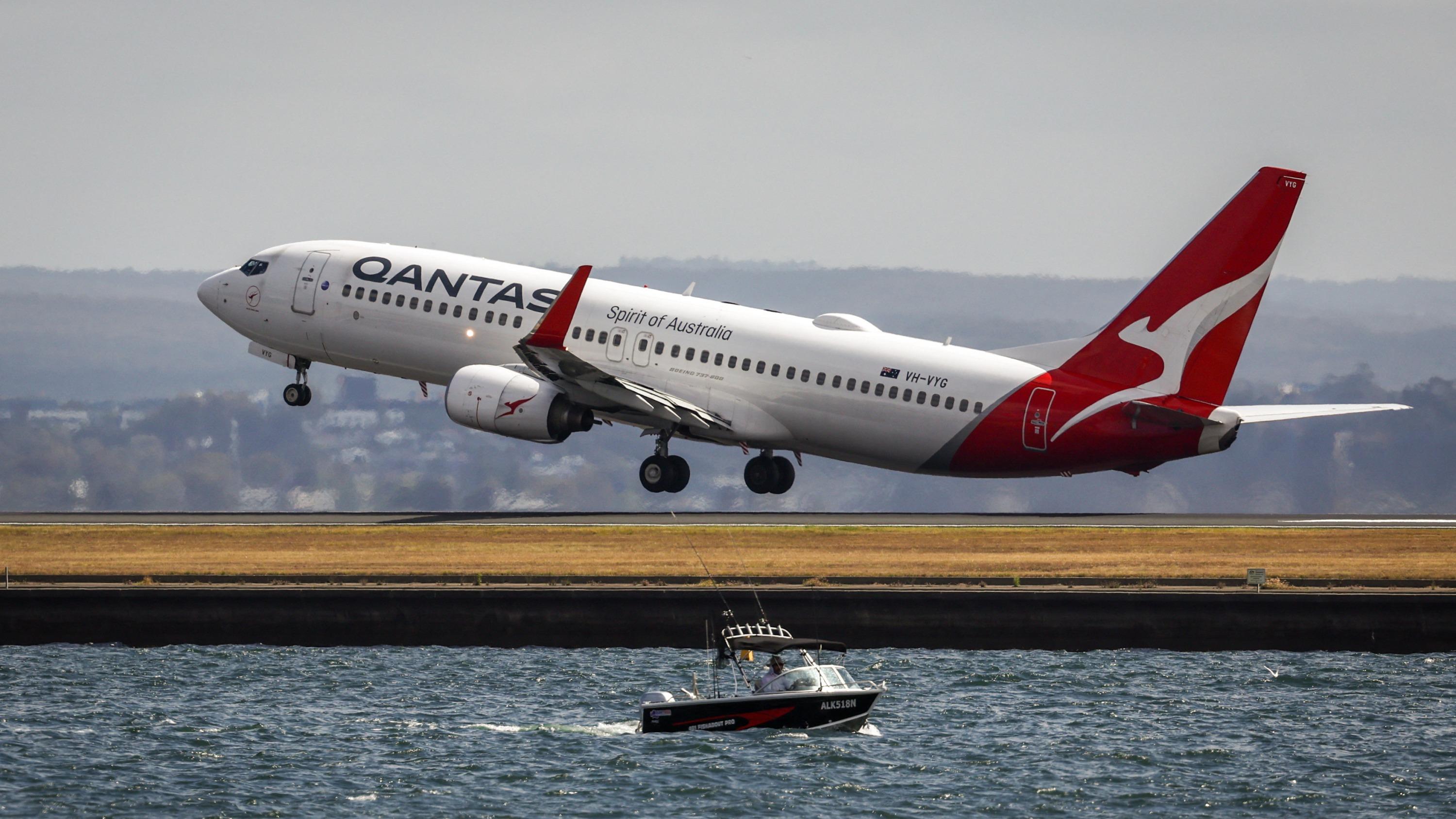 Un Boeing 737 de Qantas contraint d'atterrir en urgence après une «panne de moteur»