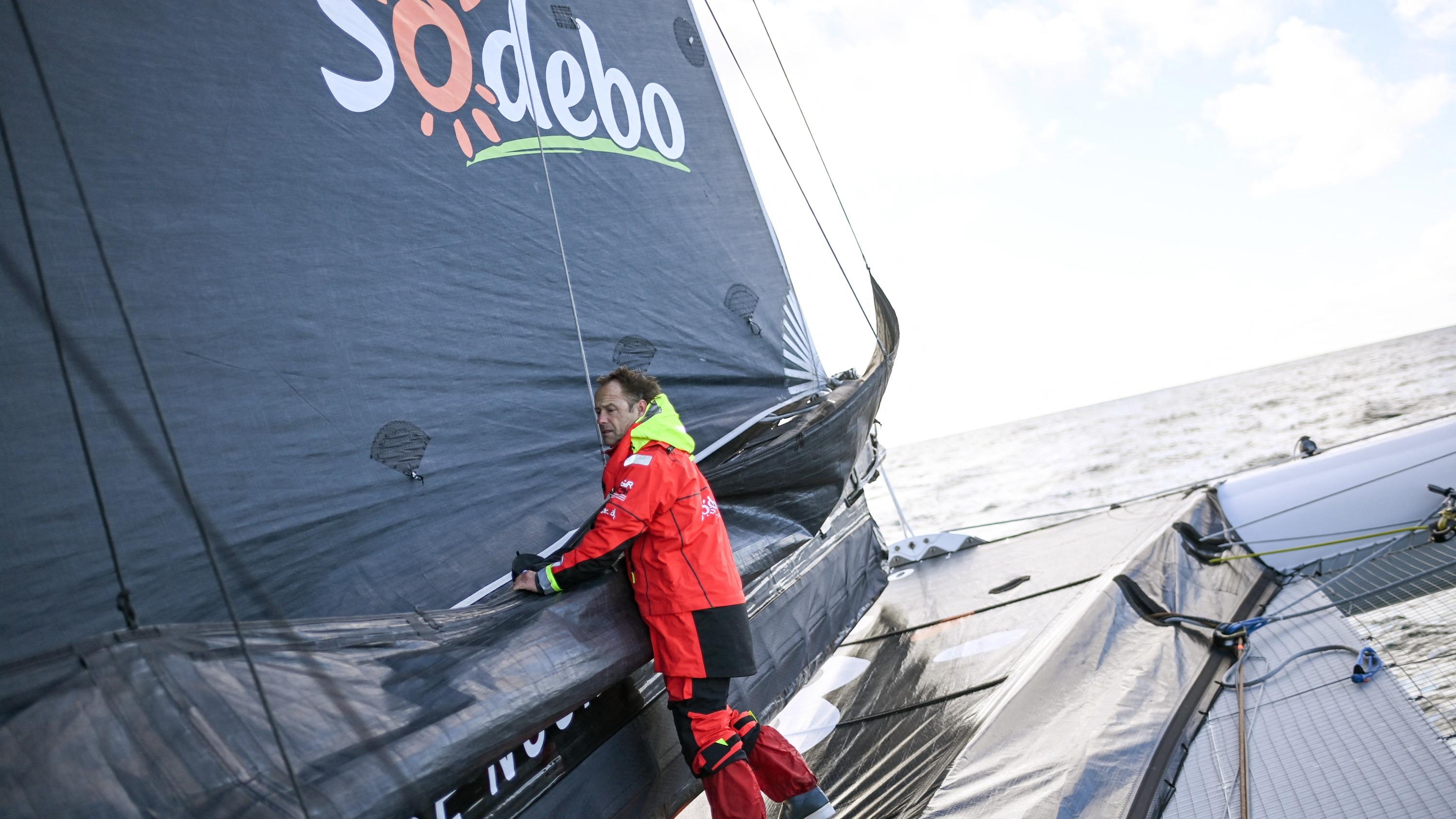 Trophée Jules Verne : Sodebo et Thomas Coville franchissent les Açores 48 heures après leur départ