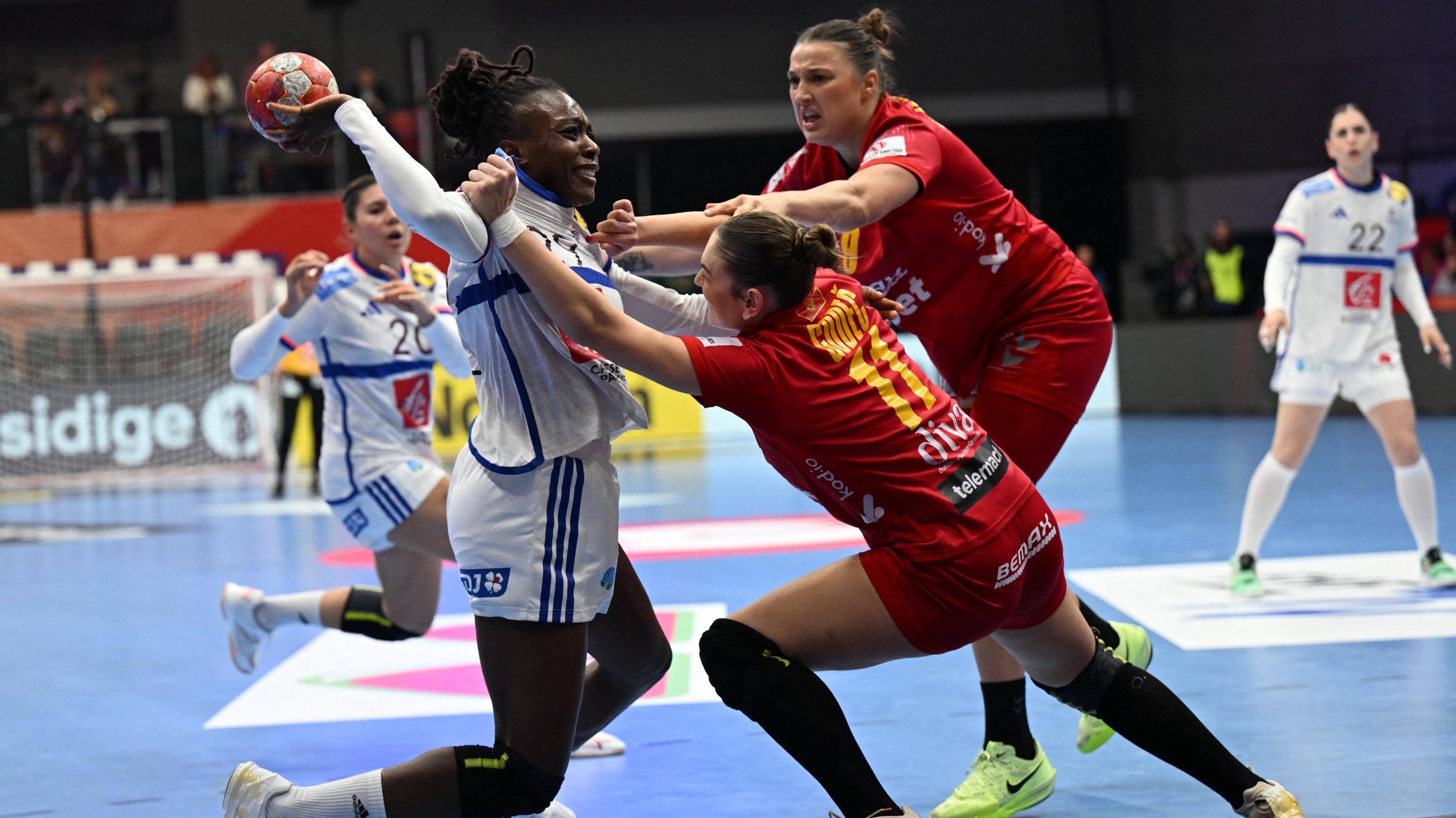 Handball : les Bleues surclassent le Monténégro et se rapprochent des demi-finales de l’Euro 2024