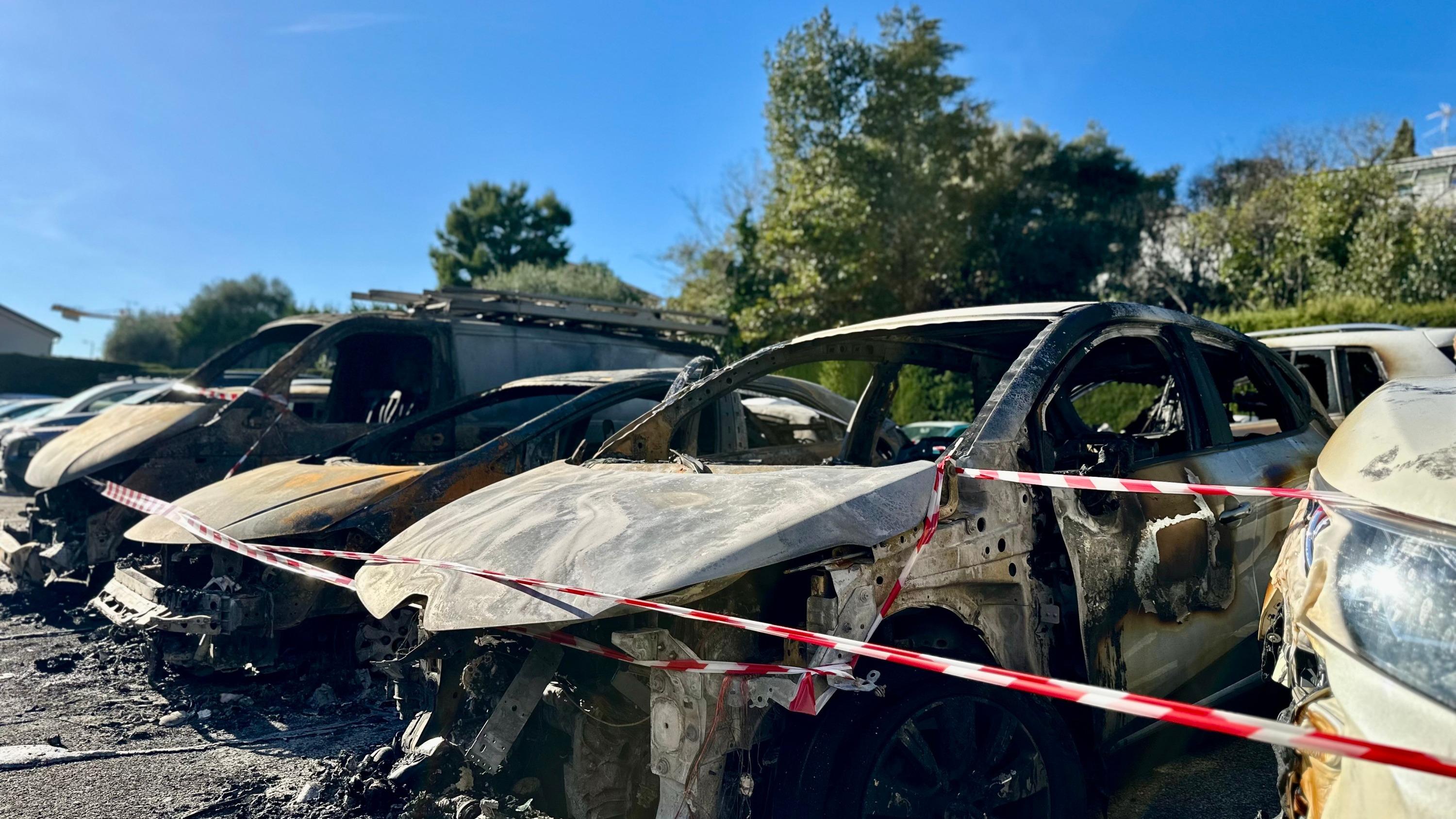 «C’est criminel, aucun doute !» : à Nice, plusieurs voitures carbonisées sur le parking privé d’une résidence