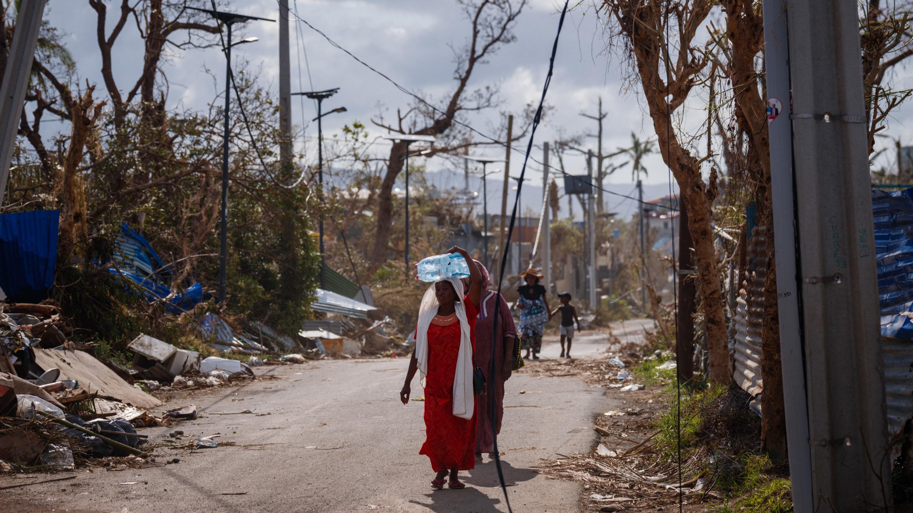 Cyclone Chido à Mayotte : les dons aux associations seront défiscalisés à 75%, annonce François Bayrou