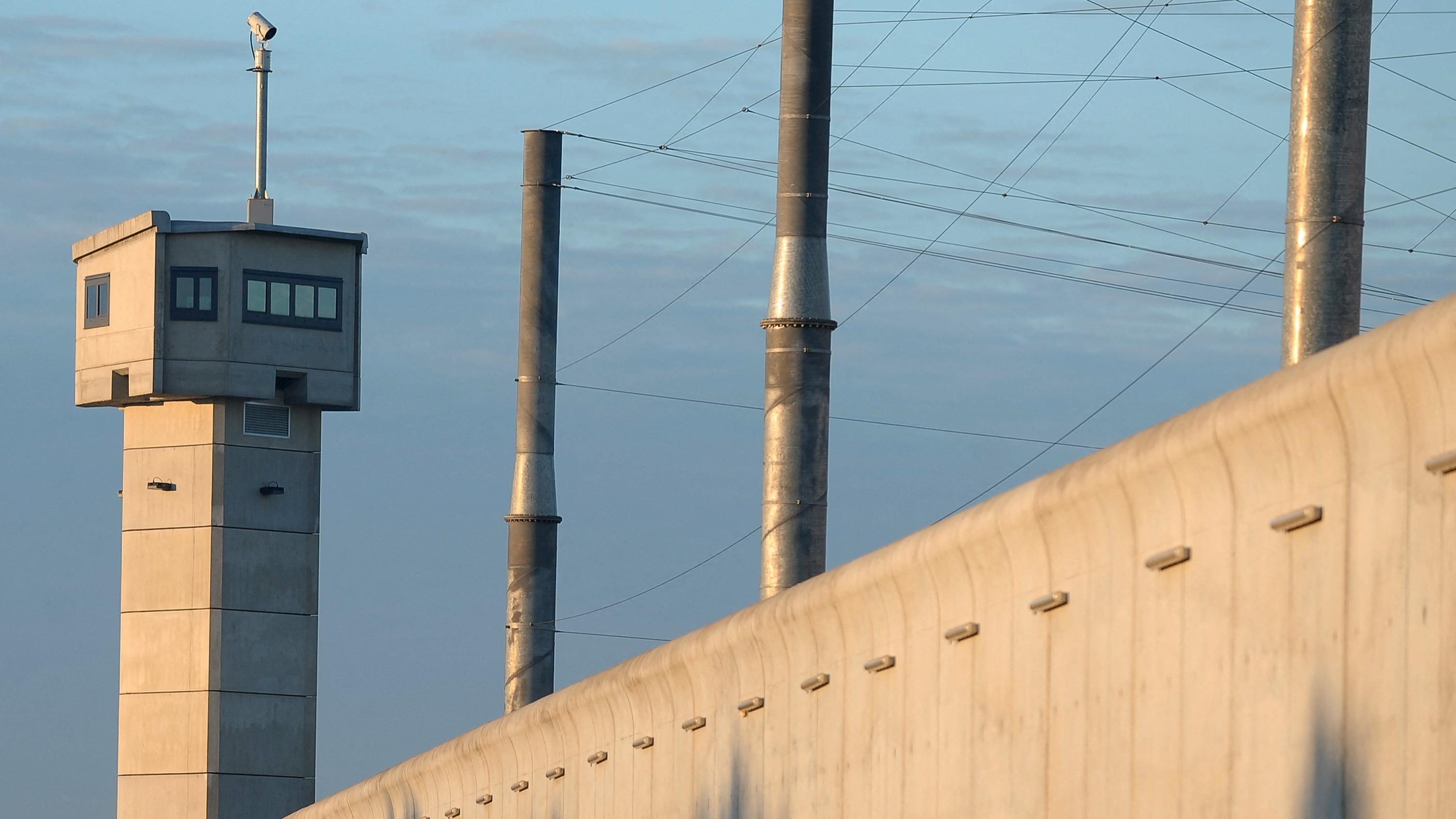 Contraint de passer plus de deux ans sans se doucher, un détenu handicapé attaque la prison de Nantes