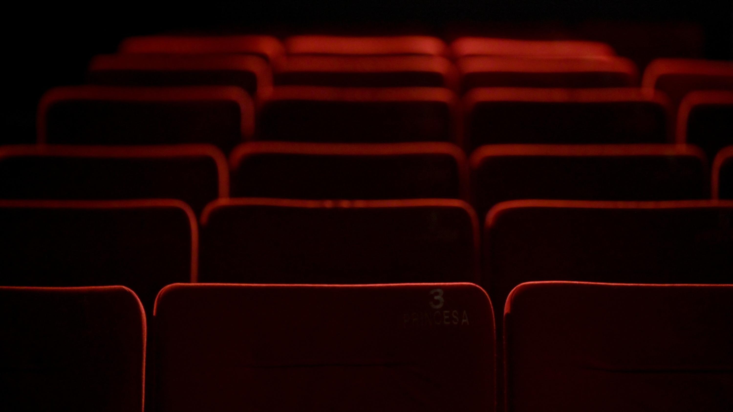 Un sénateur américain demande aux cinémas d’indiquer l’heure exacte du début des films