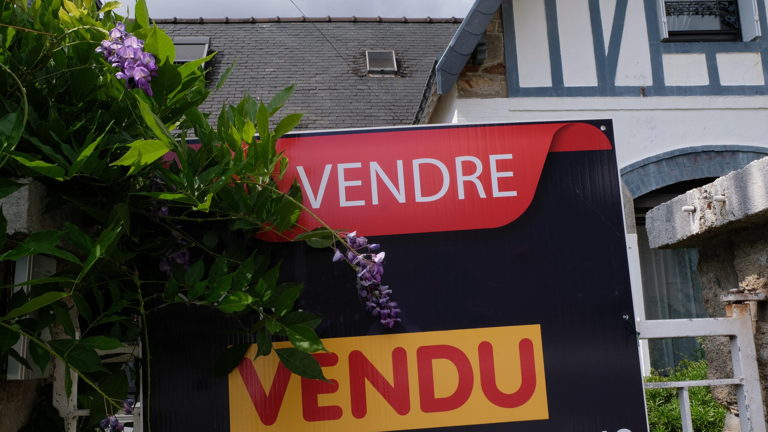 Selon Century 21 France, les délais de vente qui n’avaient cessé de monter depuis 2020 ont très légèrement reculé pour s’établir à 94 jours (-2j), loin des 57 jours observés en 2017.