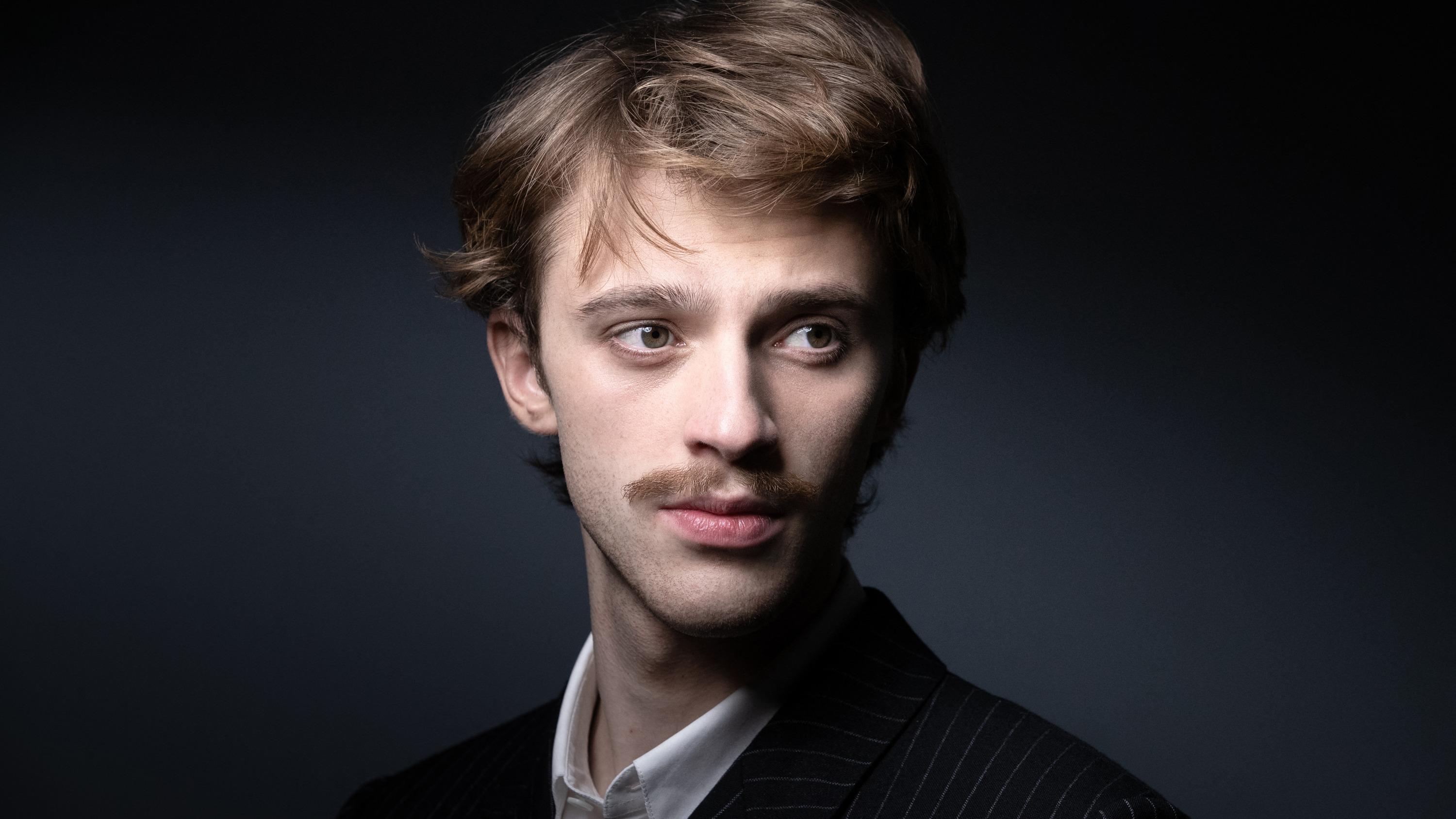 Benjamin Voisin dans l’adaptation de L’Étranger d’Albert Camus au cinéma