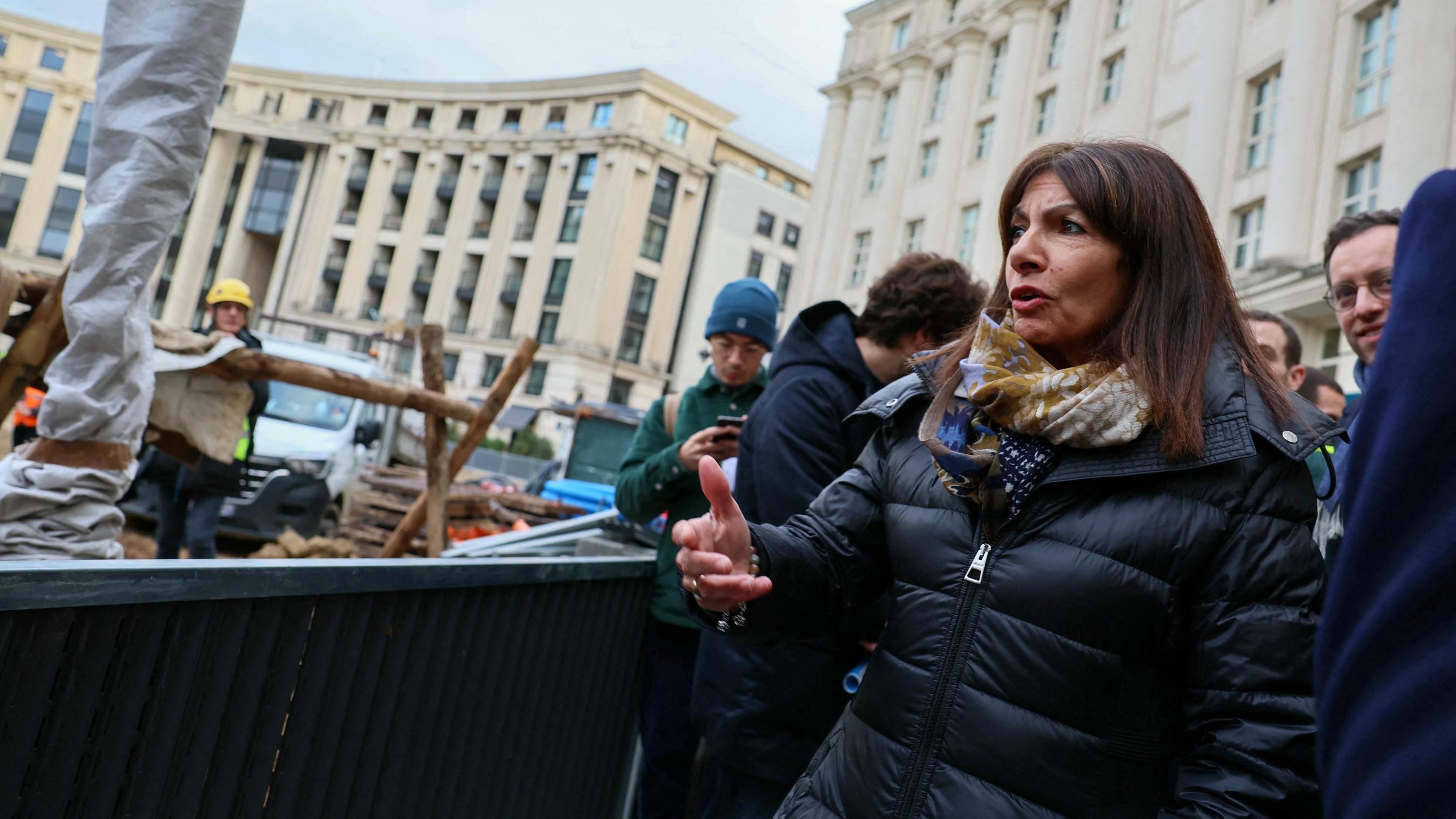 Paris : Anne Hidalgo s’offre une dernière «votation citoyenne» pour achever sa chasse aux voitures