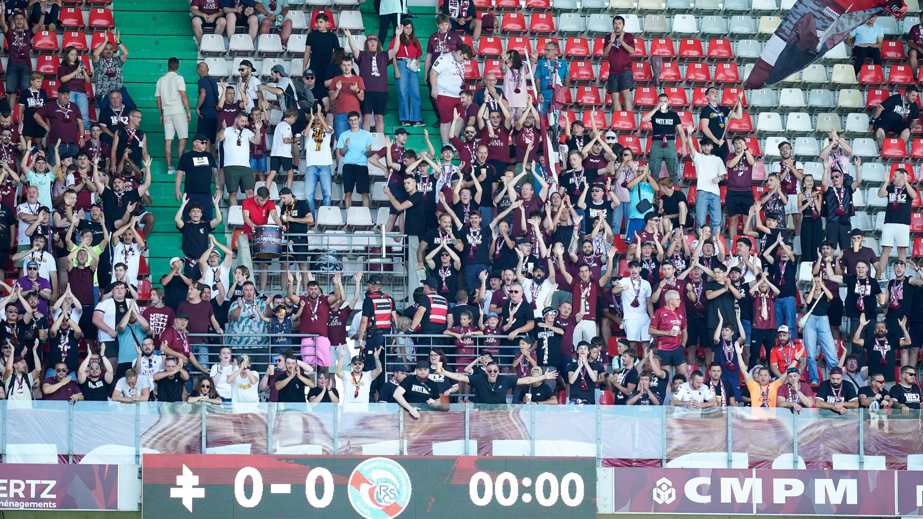 Ligue 1 : un pétard explose près d'un jeune ramasseur de balle lors de Metz-Strasbourg, frayeur pour l'adolescent