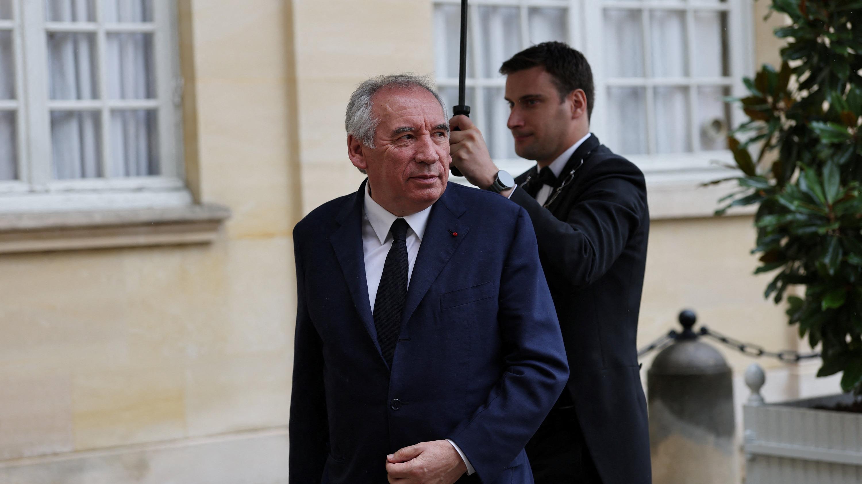 "Guillaume Tabard: il sogno infranto del primo ministro francese caduto dopo otto mesi"